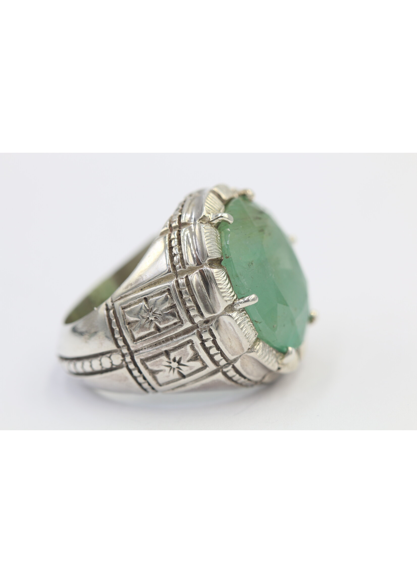 Bague en argent 925 sertie d'une émeraude naturelle