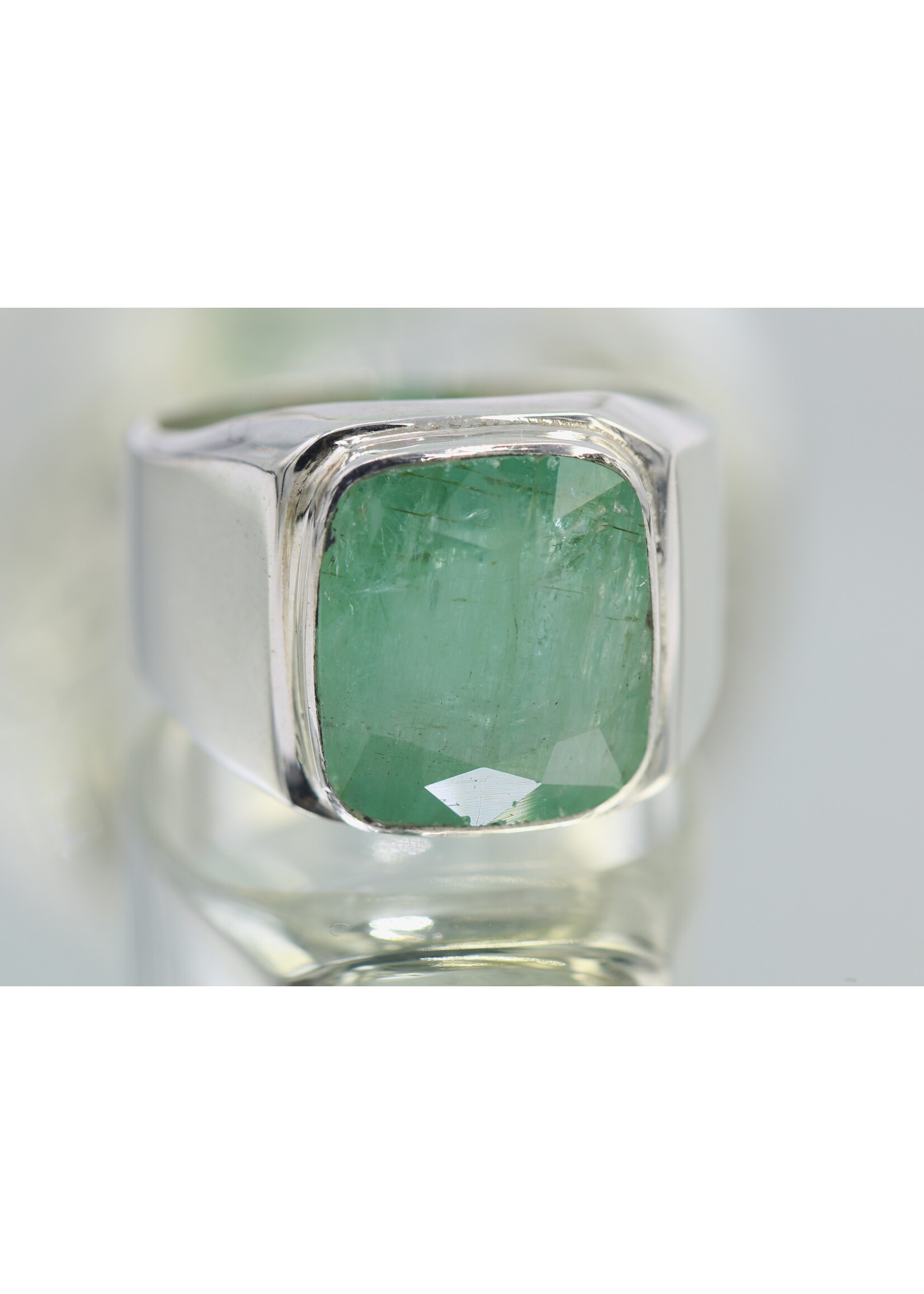 925 zilver ring bezet met natuurlijke smaragd