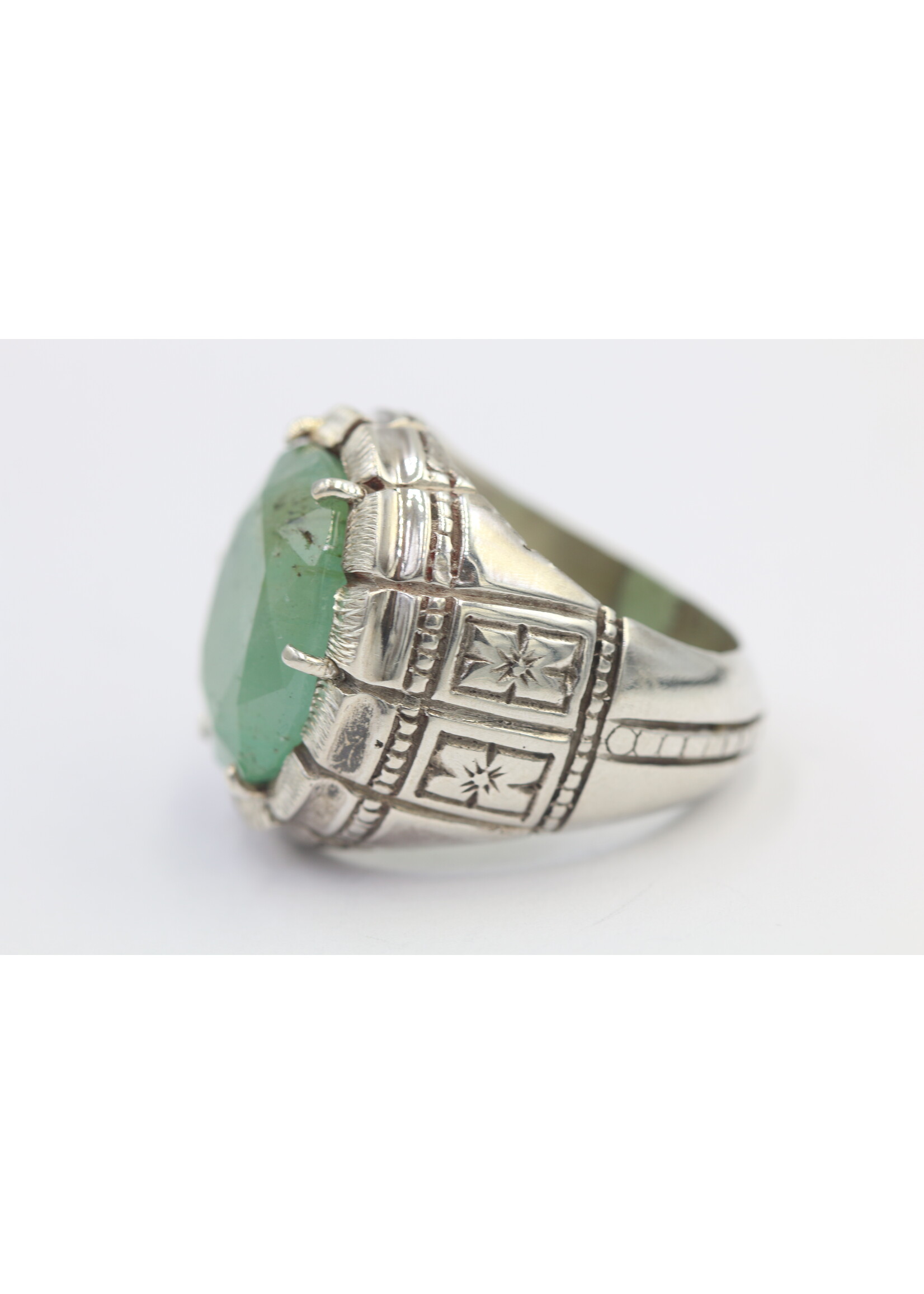 Bague en argent 925 sertie d'une émeraude naturelle