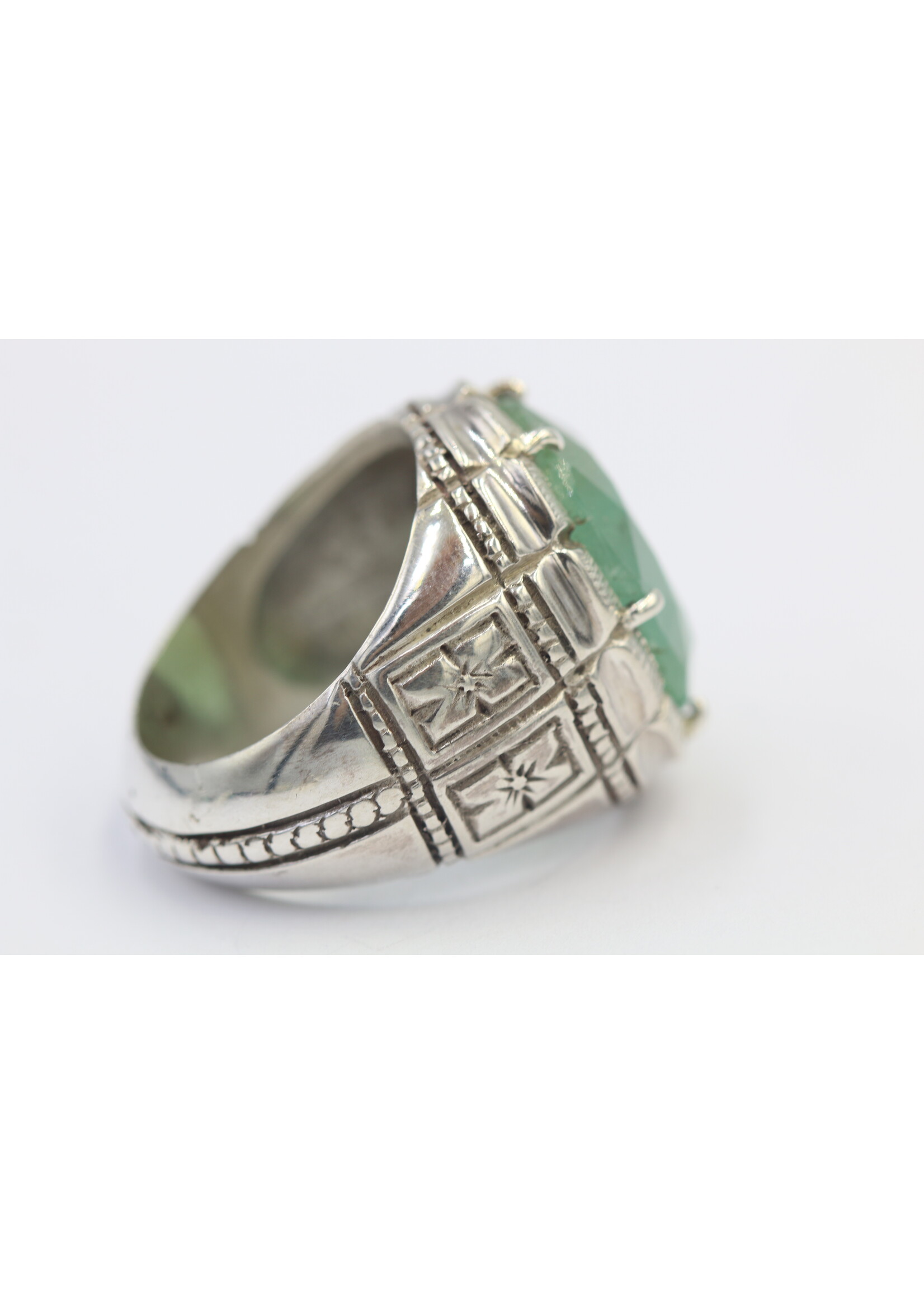 925 silver ring set with natural emerald