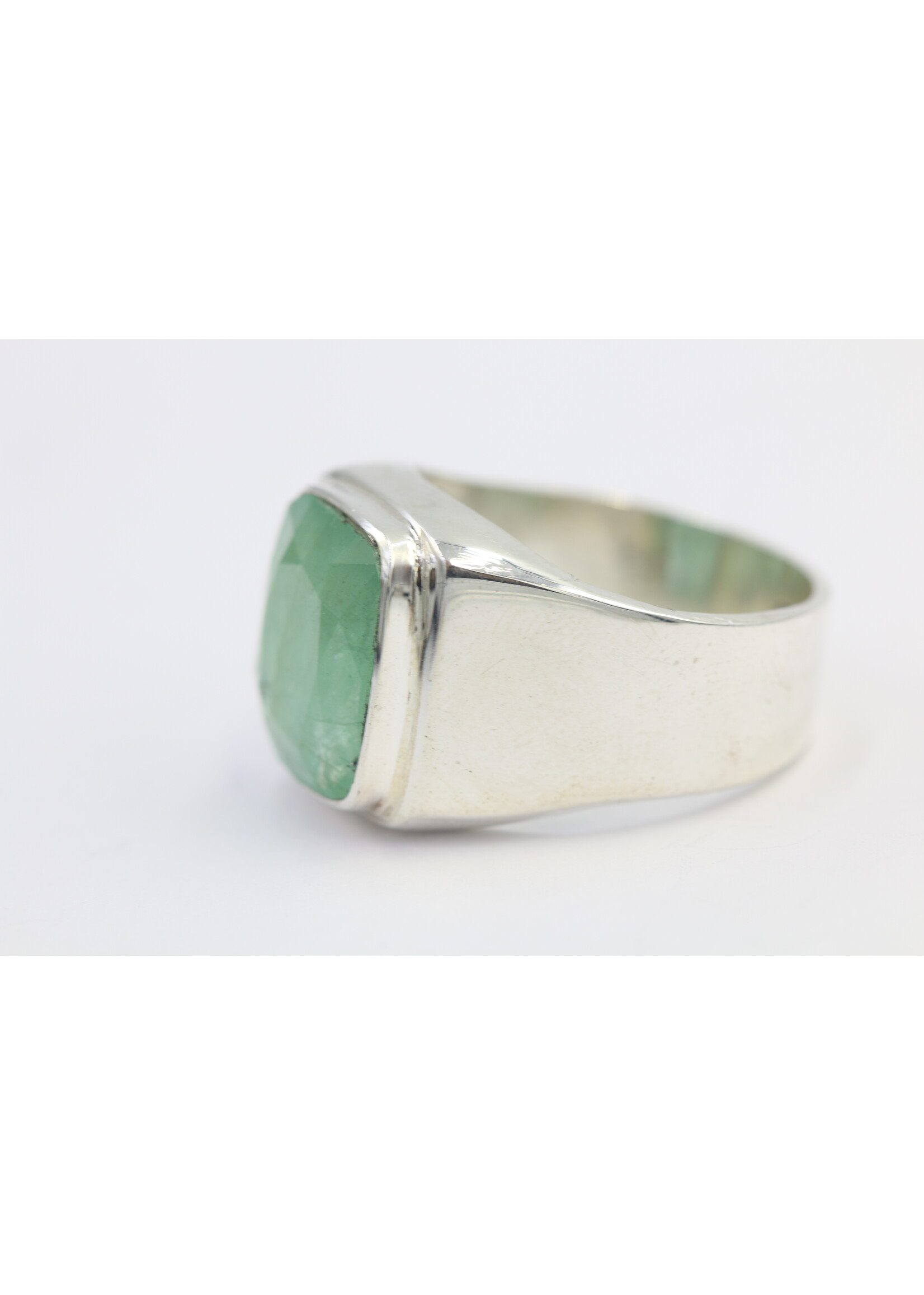 925 zilver ring bezet met natuurlijke smaragd