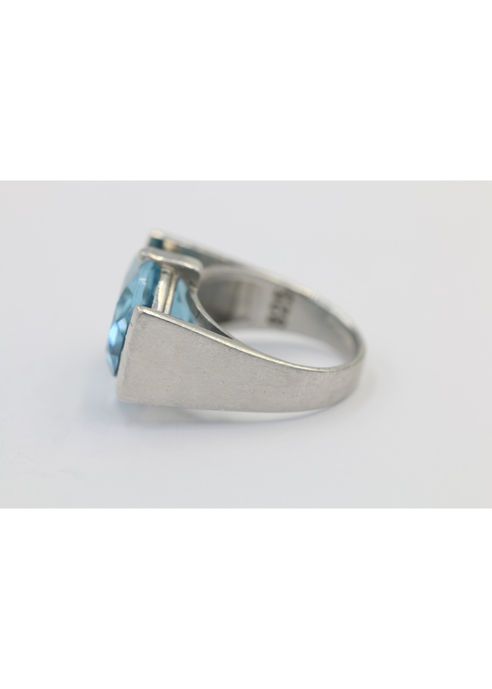 Bague en argent 925 rhodié sertie d'une Topaze Bleue naturelle