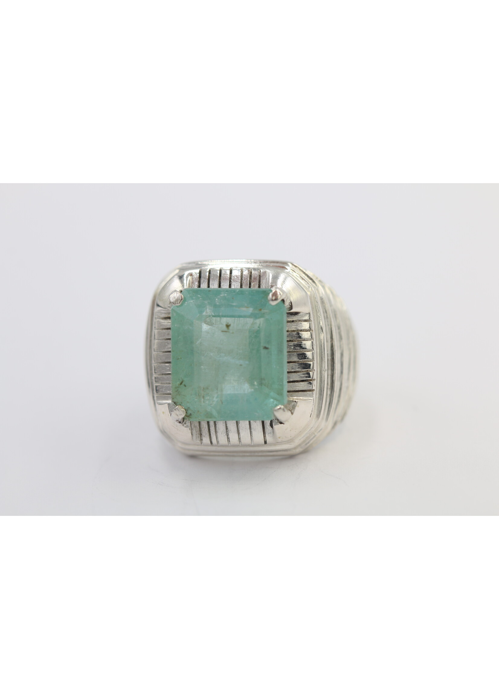 Bague en argent 925 sertie d'une émeraude naturelle