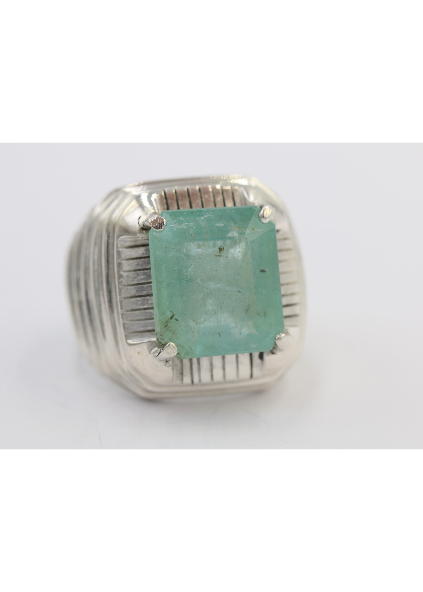 925 zilver ring bezet met natuurlijke smaragd