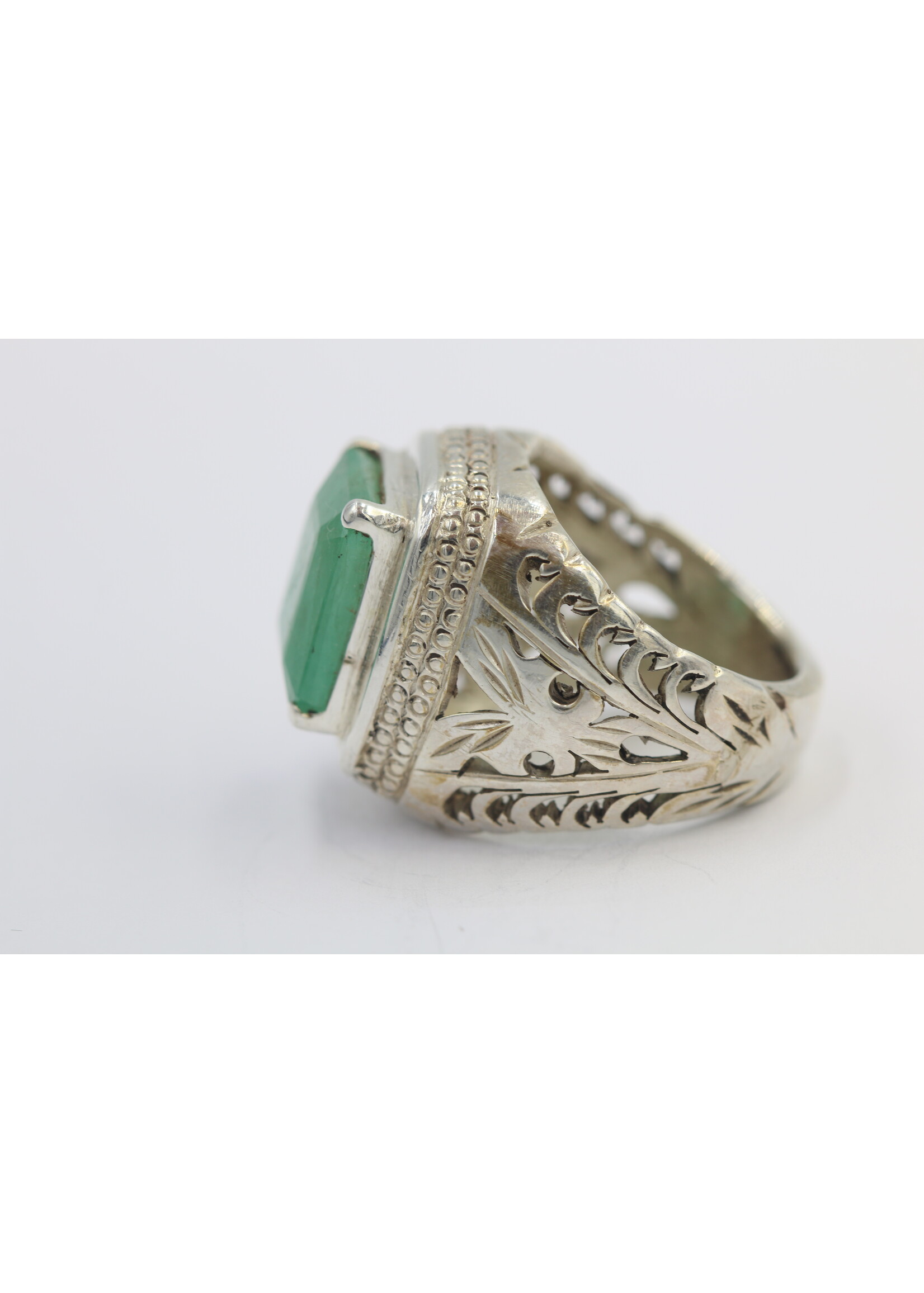 925 zilver ring bezet met natuurlijke smaragd
