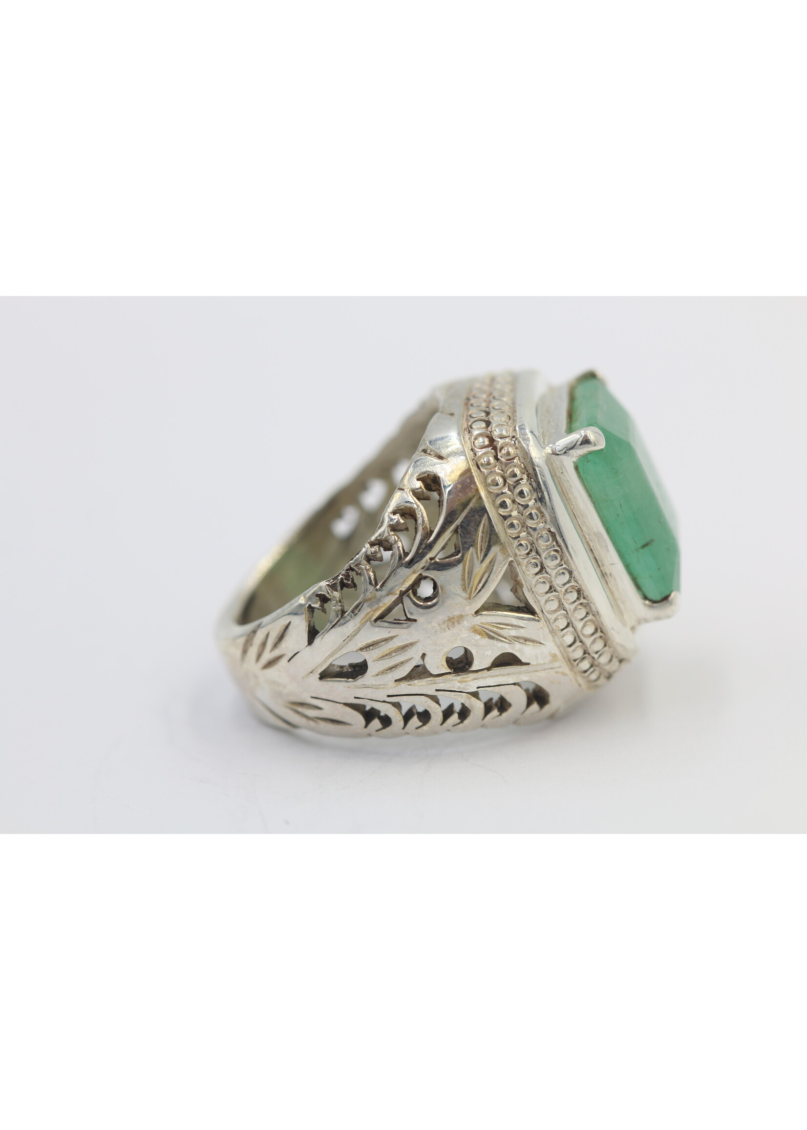 925 zilver ring bezet met natuurlijke smaragd