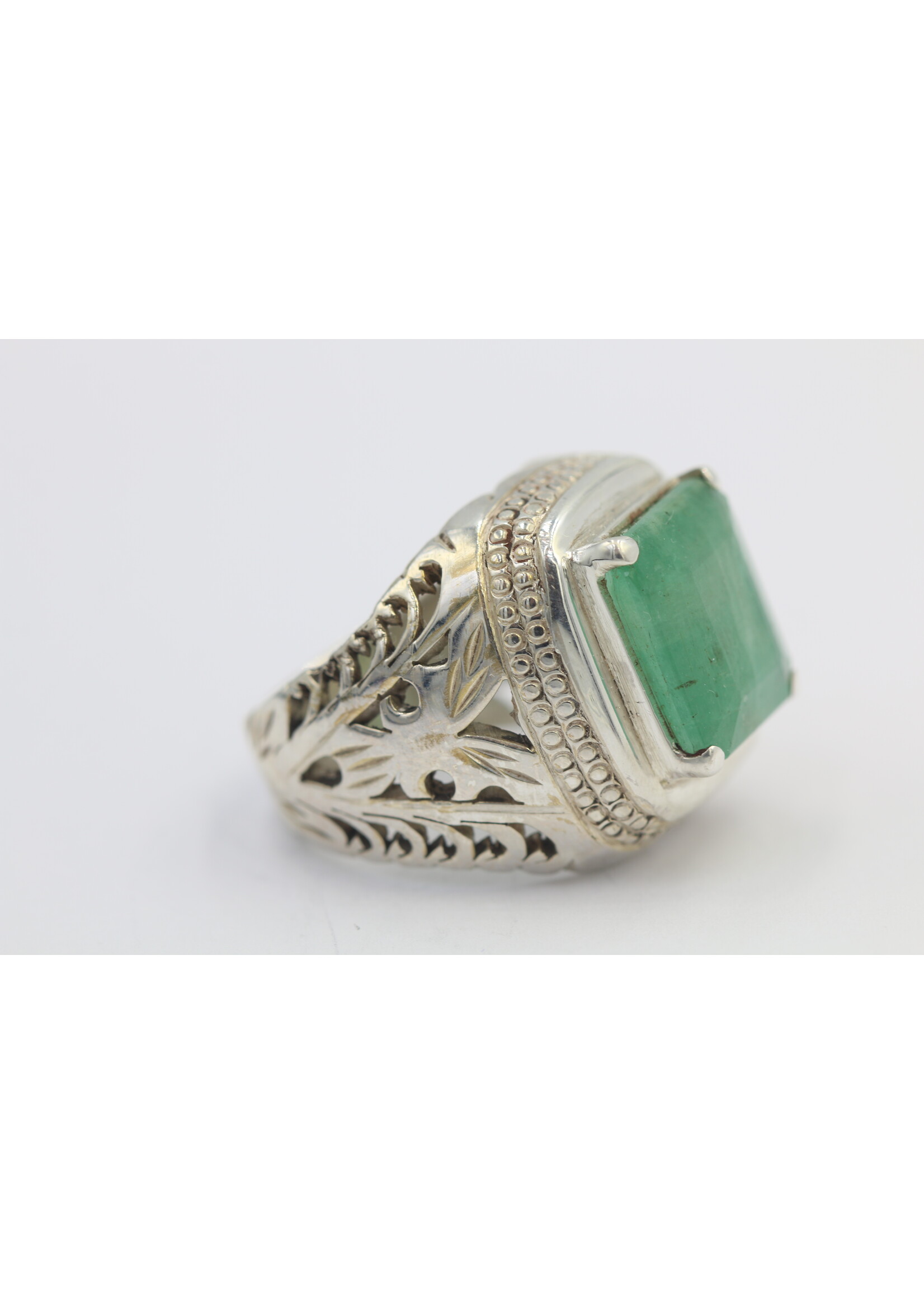 925 zilver ring bezet met natuurlijke smaragd