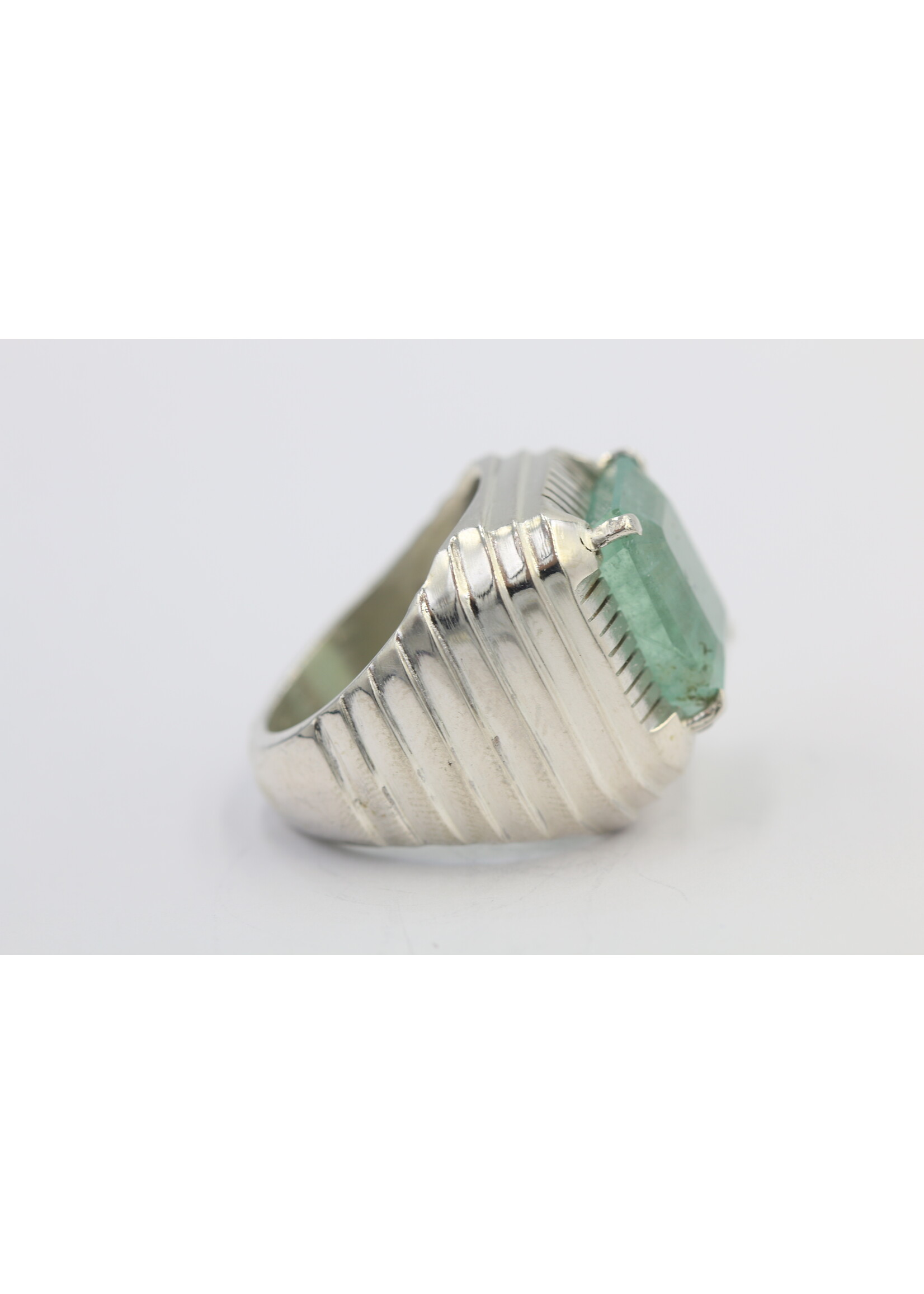 Bague en argent 925 sertie d'une émeraude naturelle
