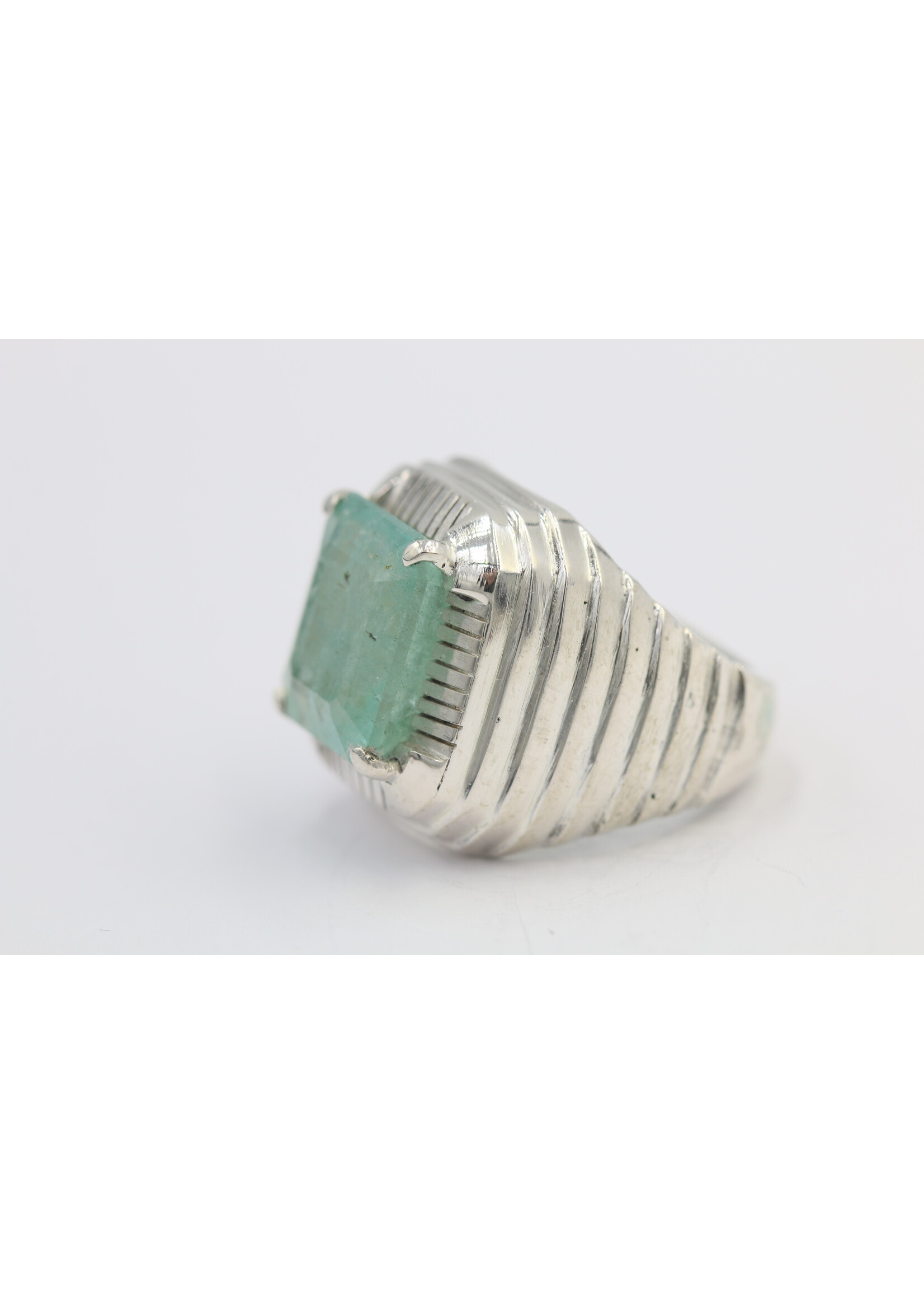 Anello in argento 925 con smeraldo naturale