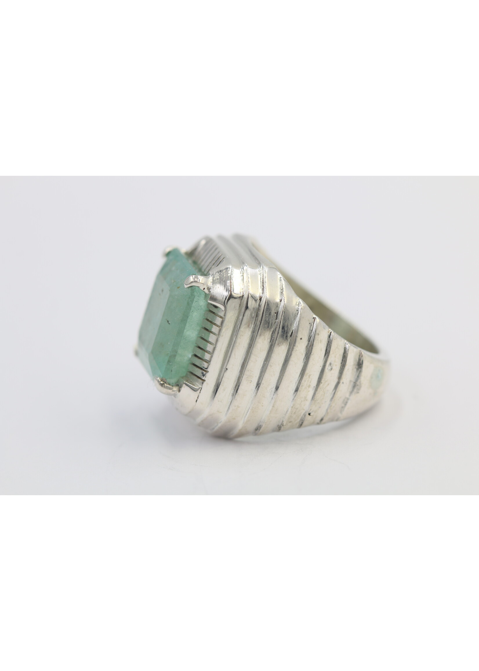 925 zilver ring bezet met natuurlijke smaragd