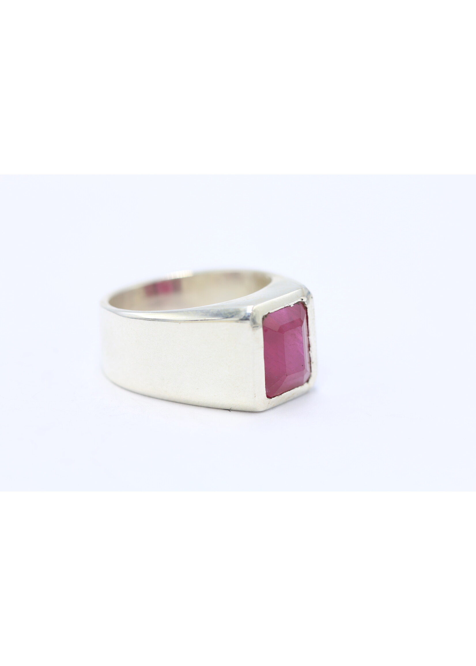 Bague en argent 925 sertie d'un rubis naturel
