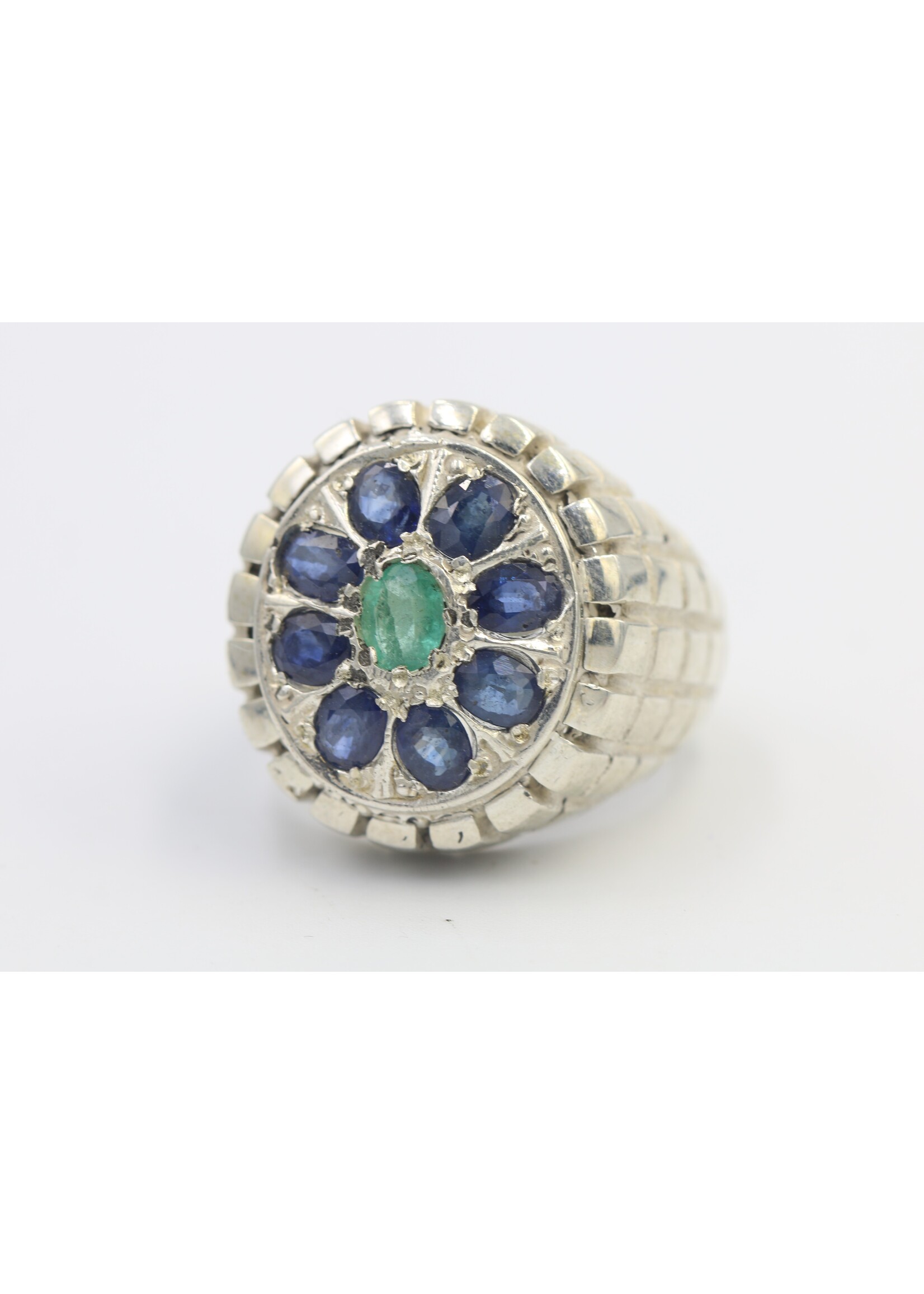 925 silver ring set with natural emerald and sapphires