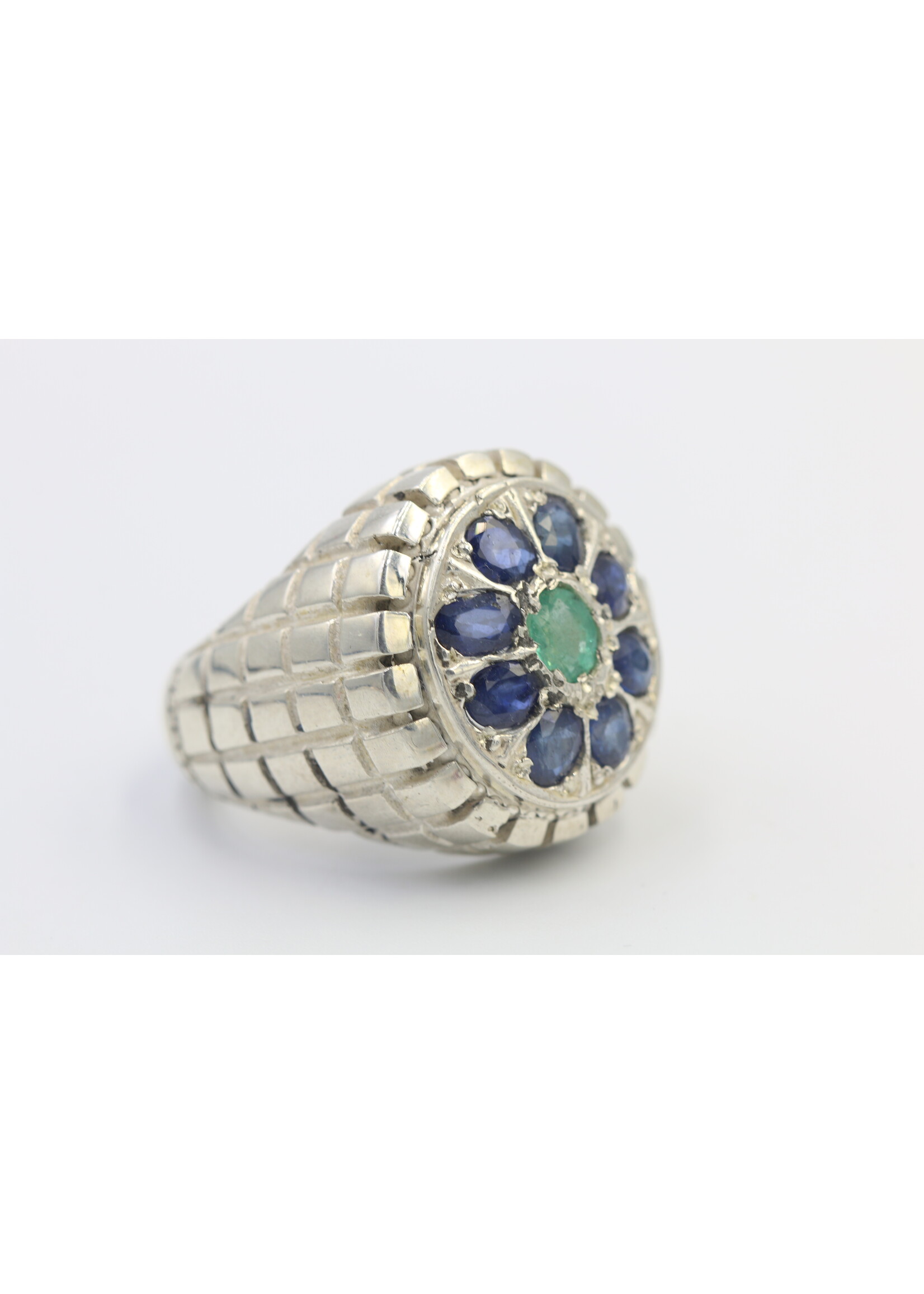 925 silver ring set with natural emerald and sapphires