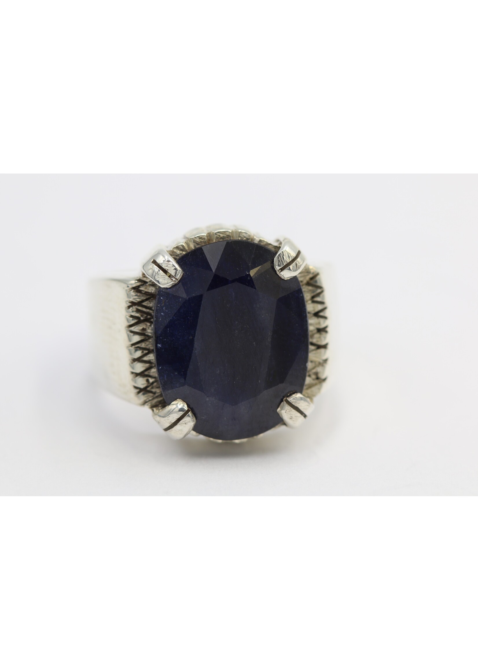 925 silver ring set with natural sapphire