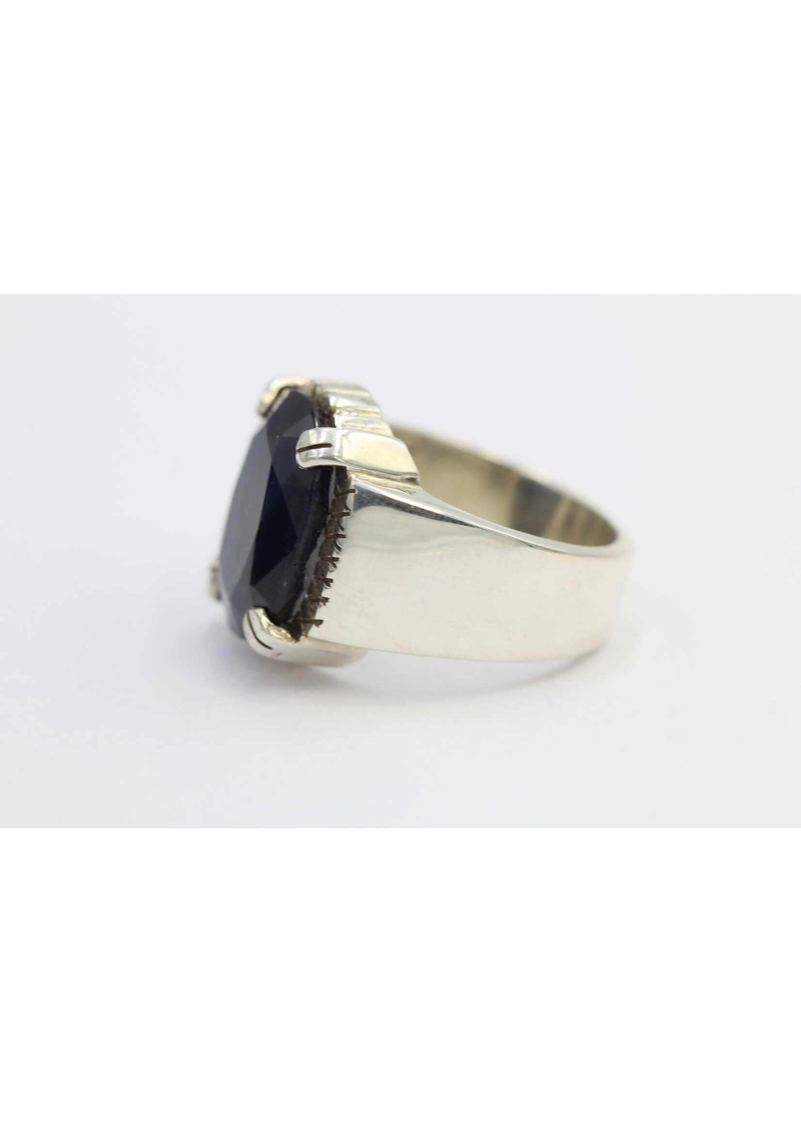 925 silver ring set with natural sapphire