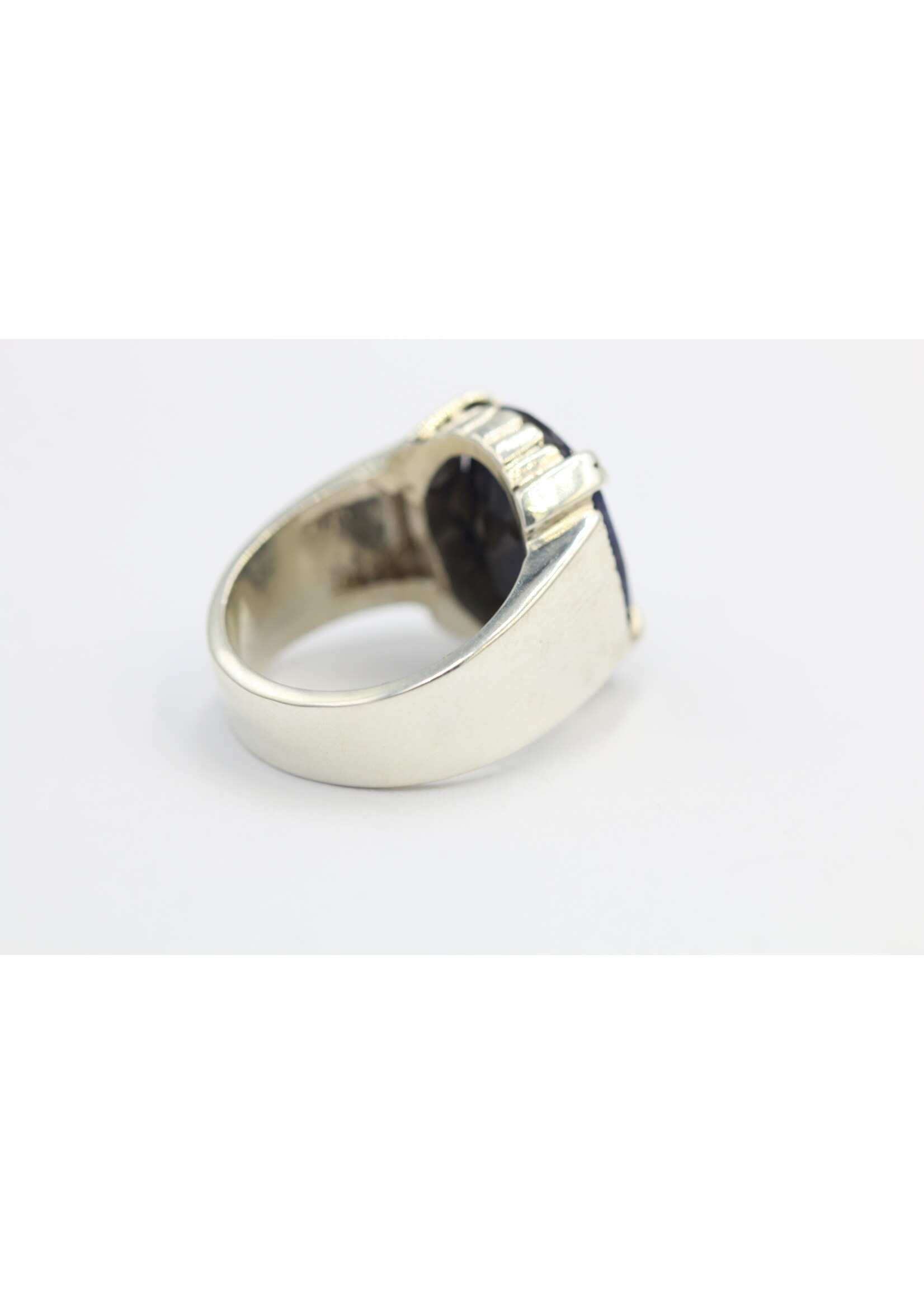 925 silver ring set with natural sapphire