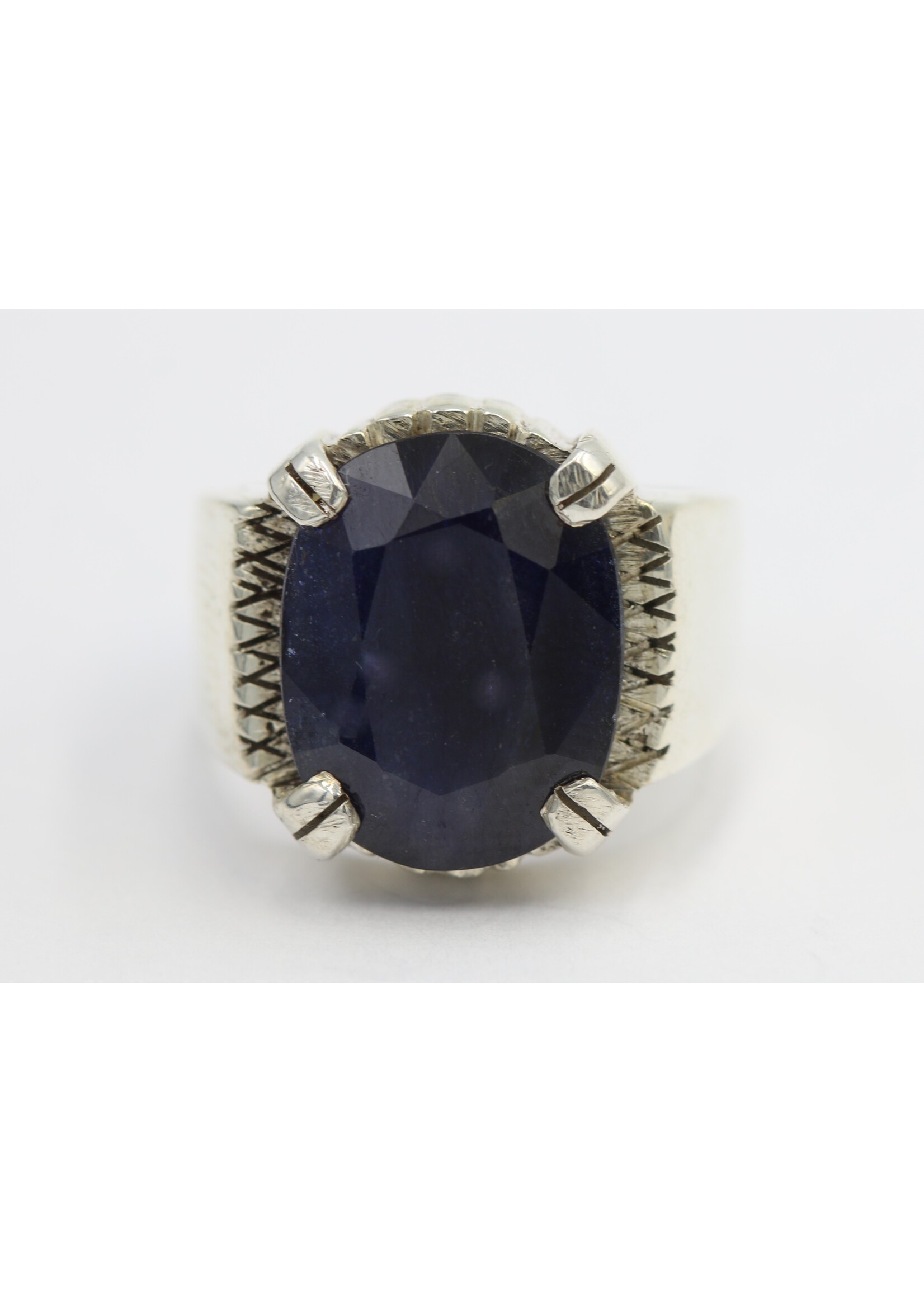 925 silver ring set with natural sapphire