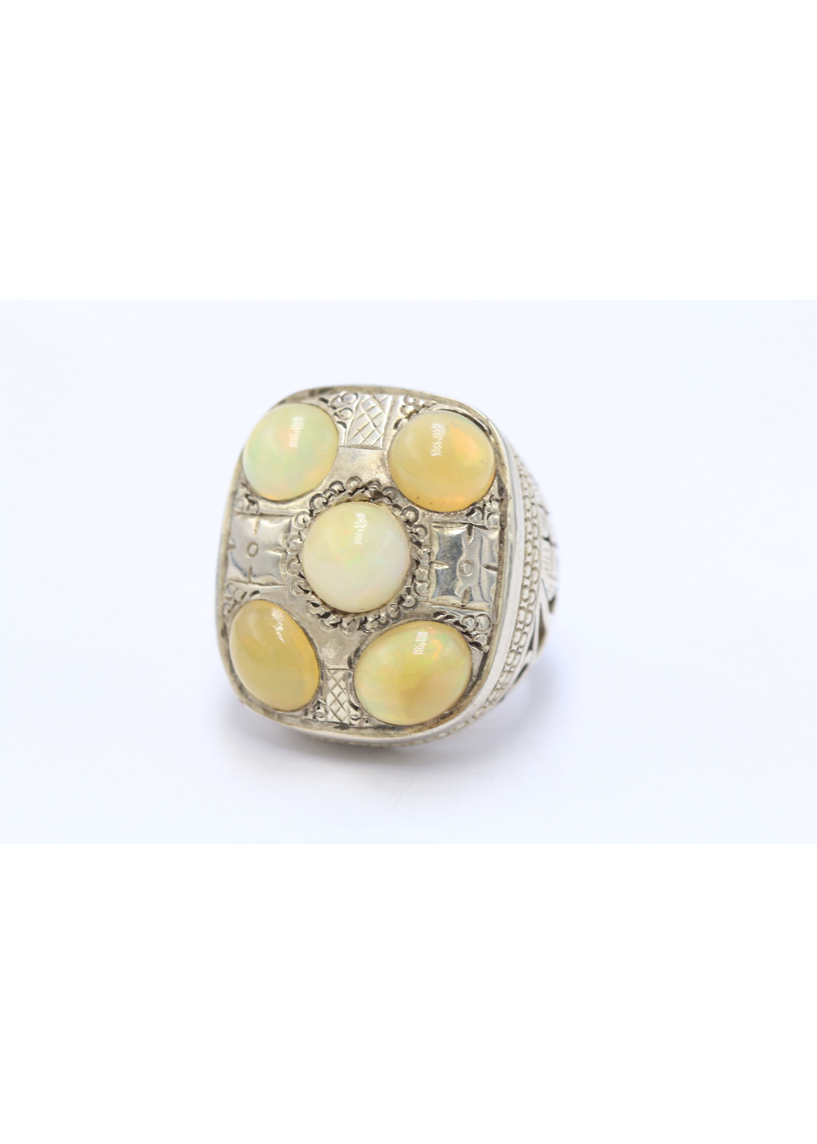925 zilver ring bezet met natuurlijke Opalen