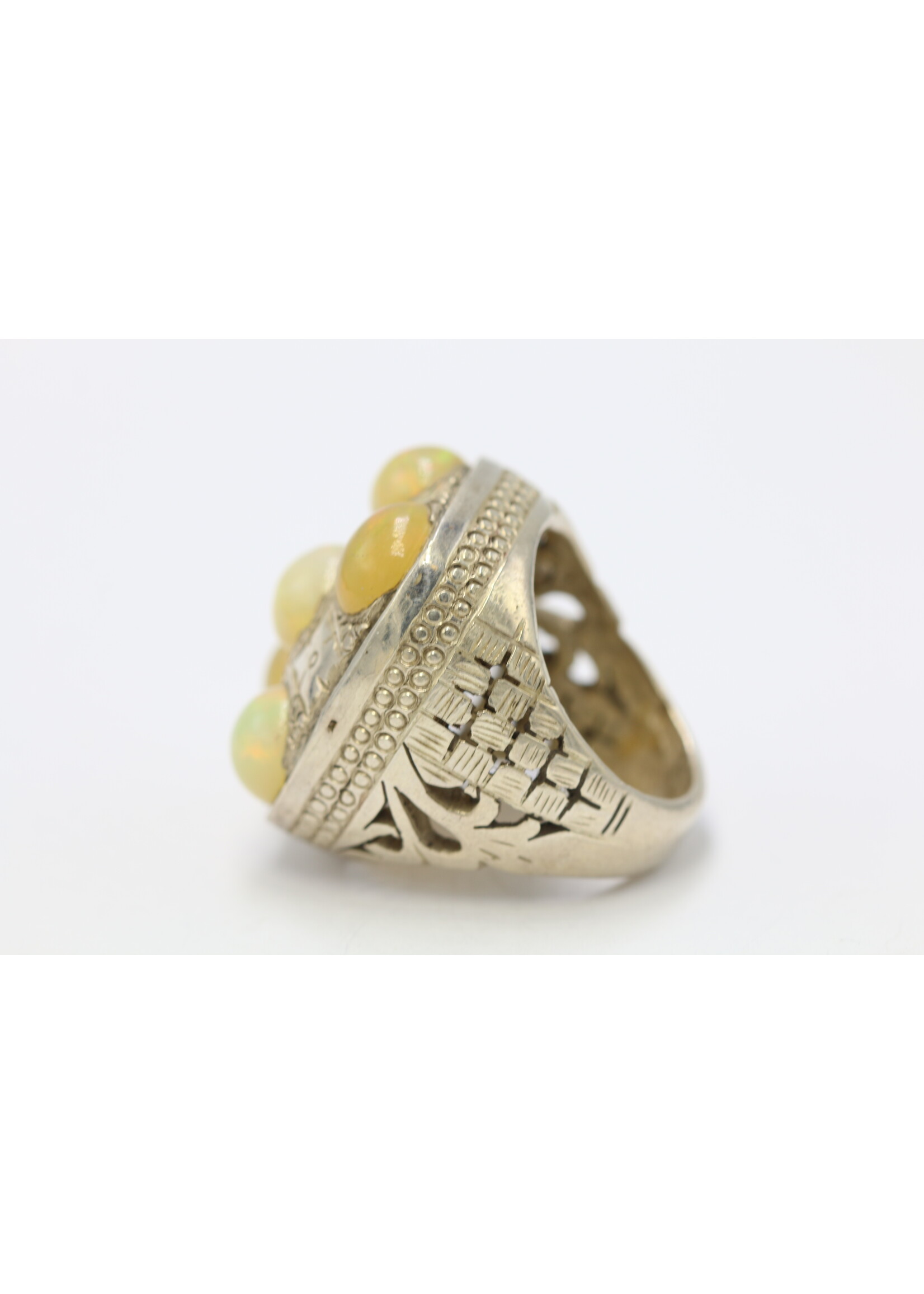 925 silver ring set with natural Opals