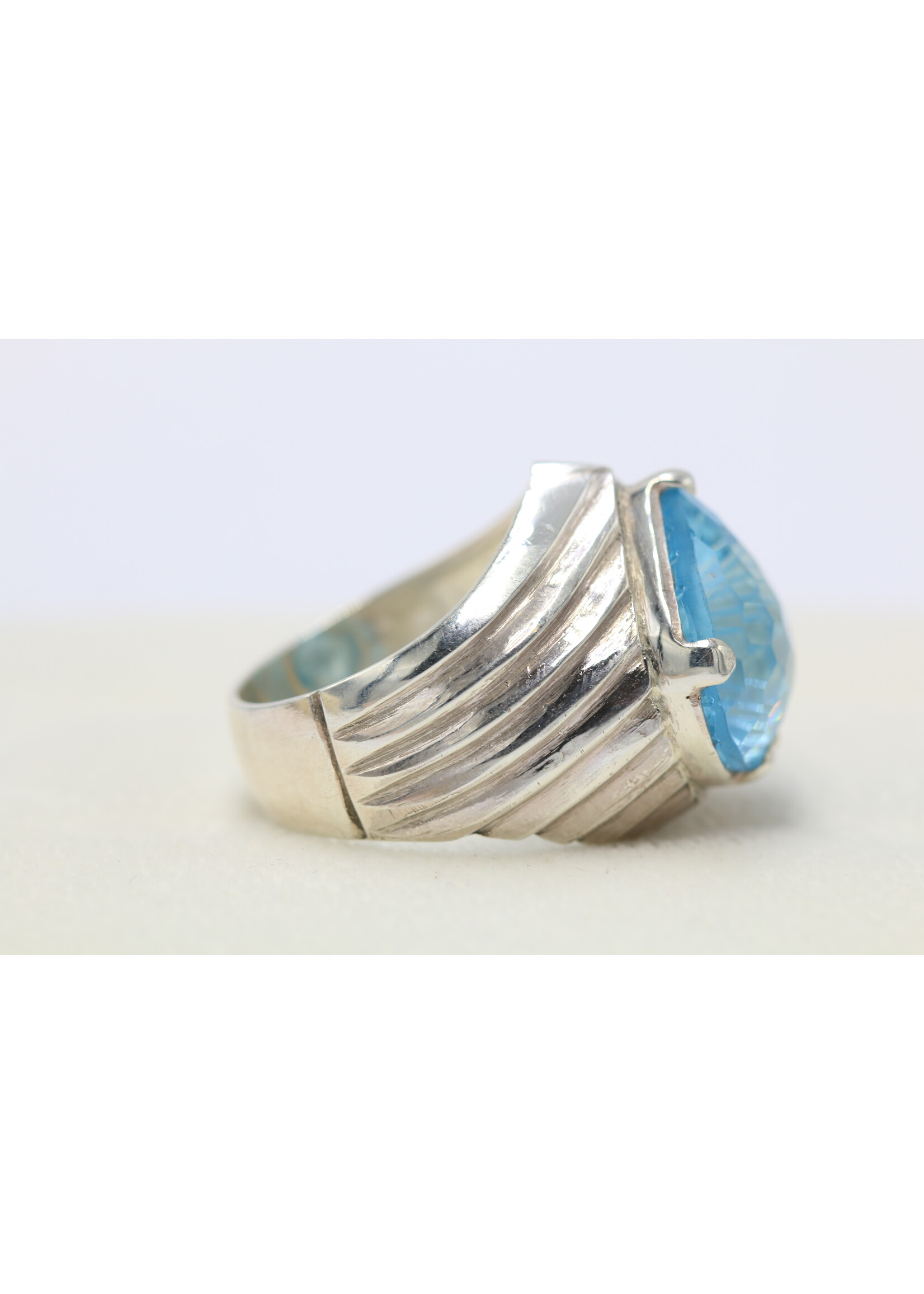 925 silver ring set with natural Topaz
