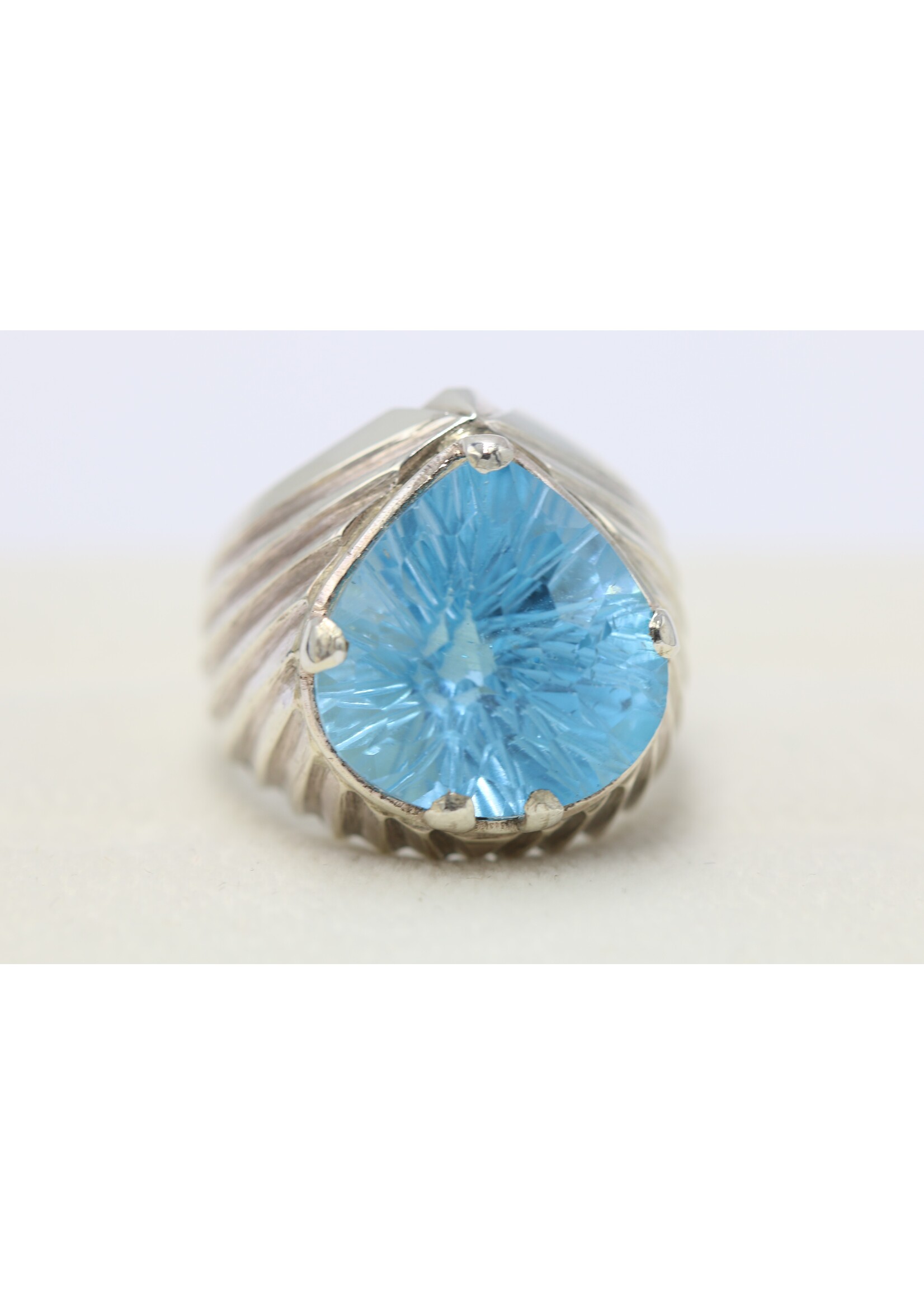 Bague en argent 925 sertie d'une Topaze naturelle