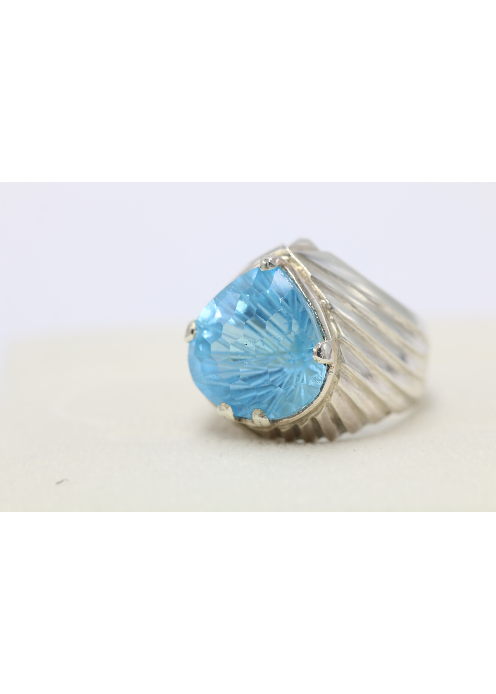 Bague en argent 925 sertie d'une Topaze naturelle