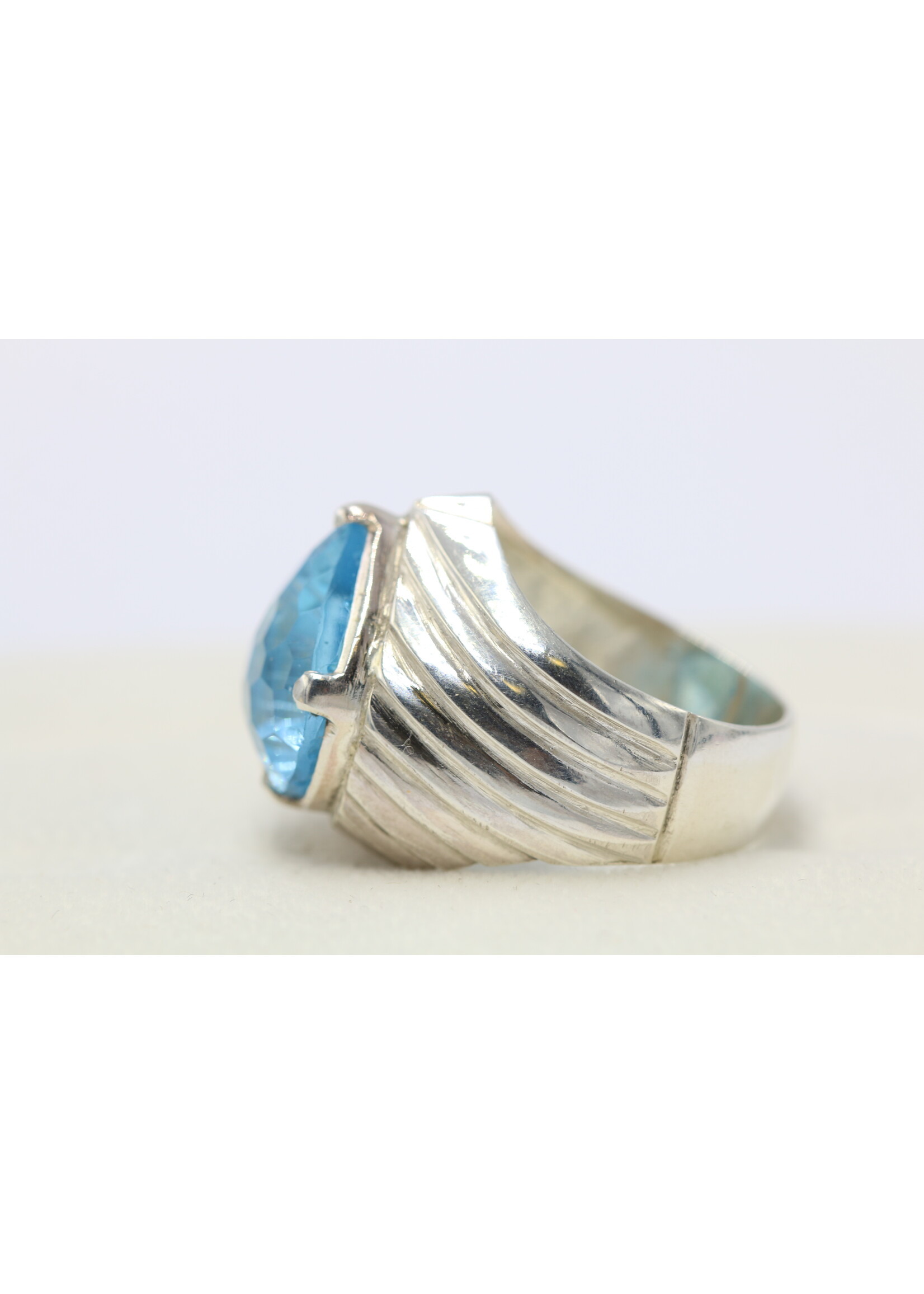 Bague en argent 925 sertie d'une Topaze naturelle