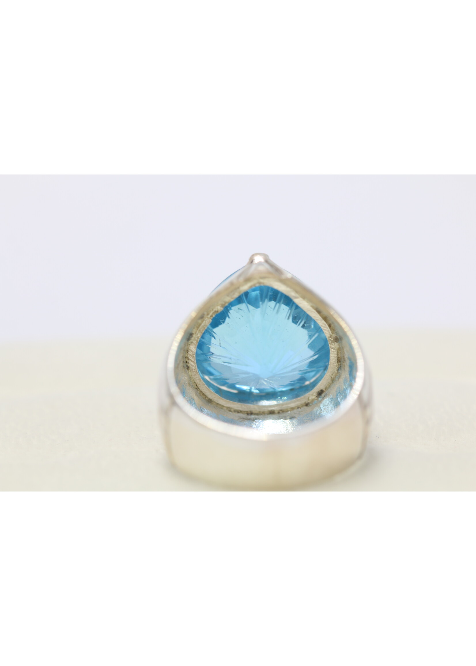 925 zilver ring bezet met natuurlijke Topaas