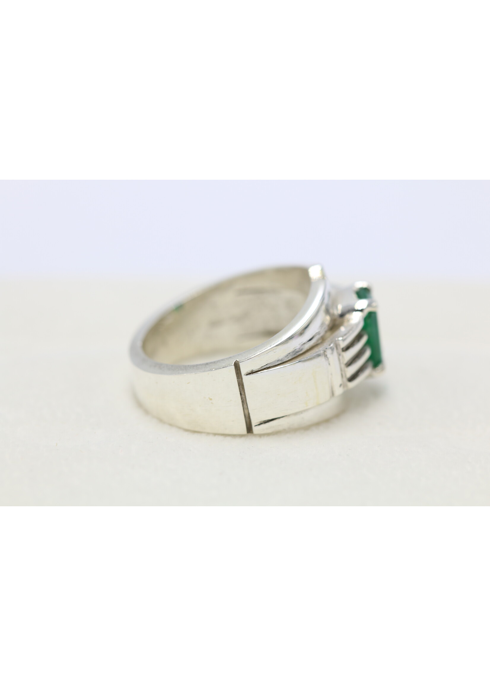 Bague en argent 925 sertie d'une émeraude naturelle