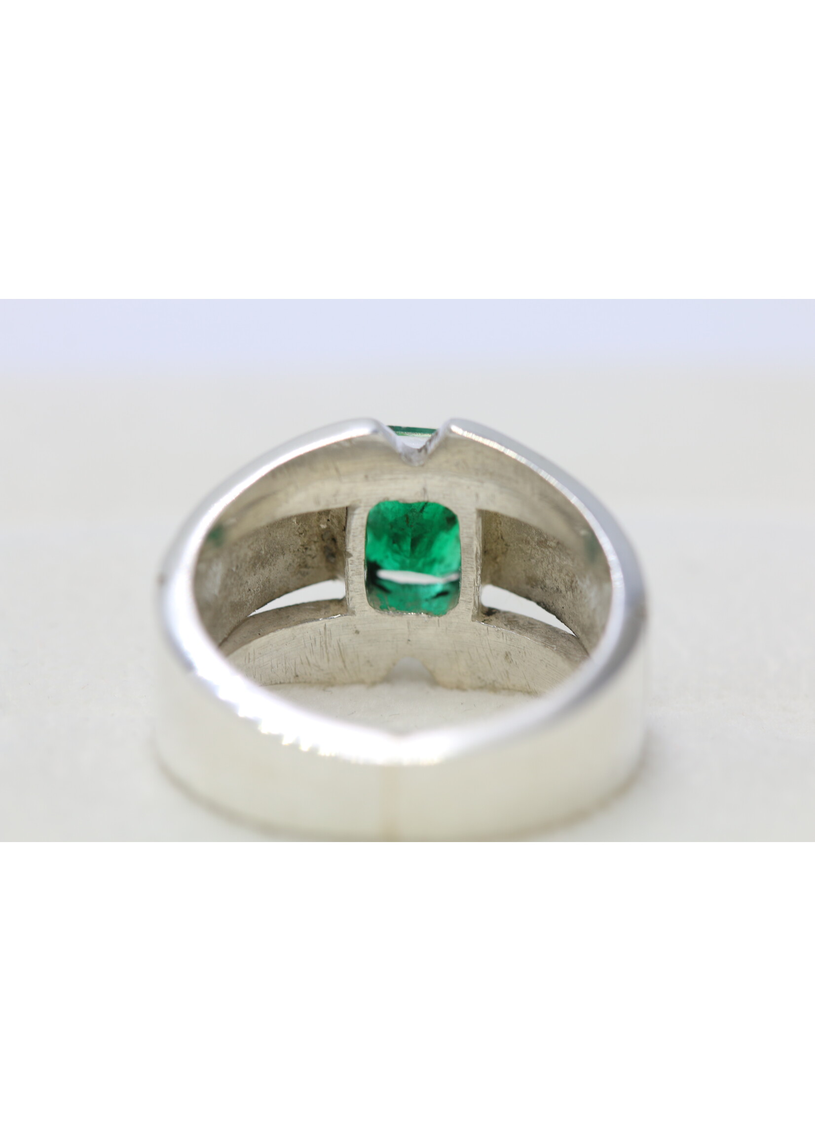 925 silver ring set with natural emerald
