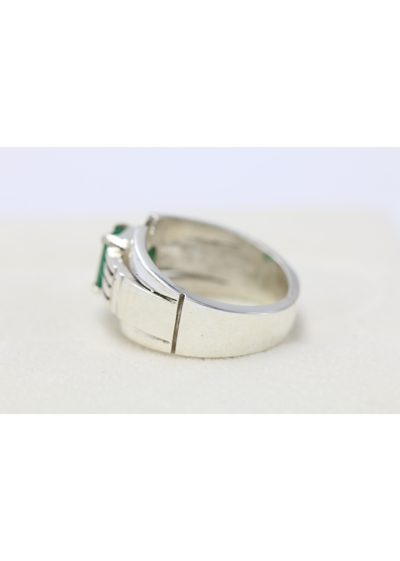 925 silver ring set with natural emerald