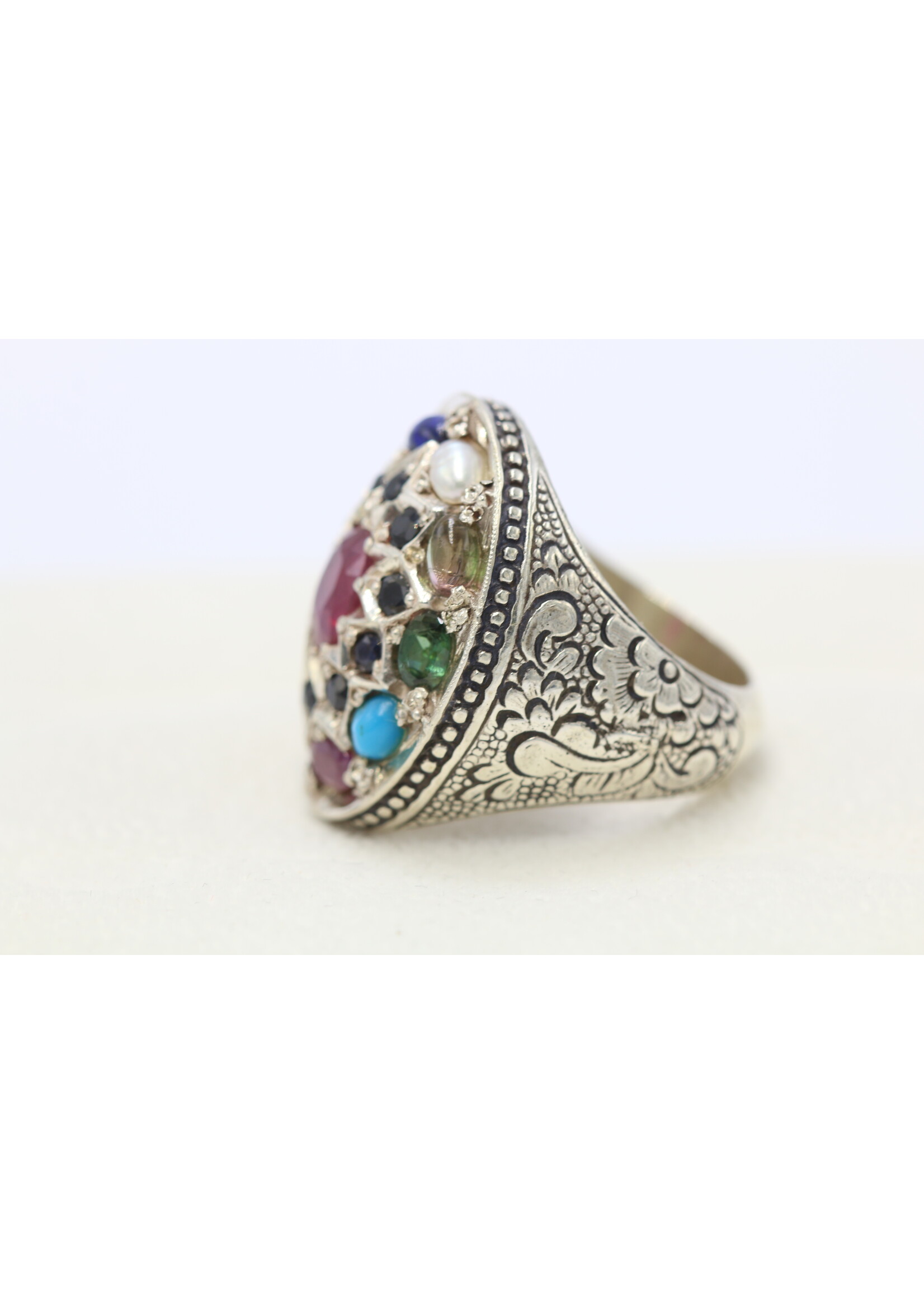 Bague en argent 925 sertie de rubis naturels, corail, grenat, perle, lapis, topaze, tourmaline, turquoise, améthyste et saphirs.