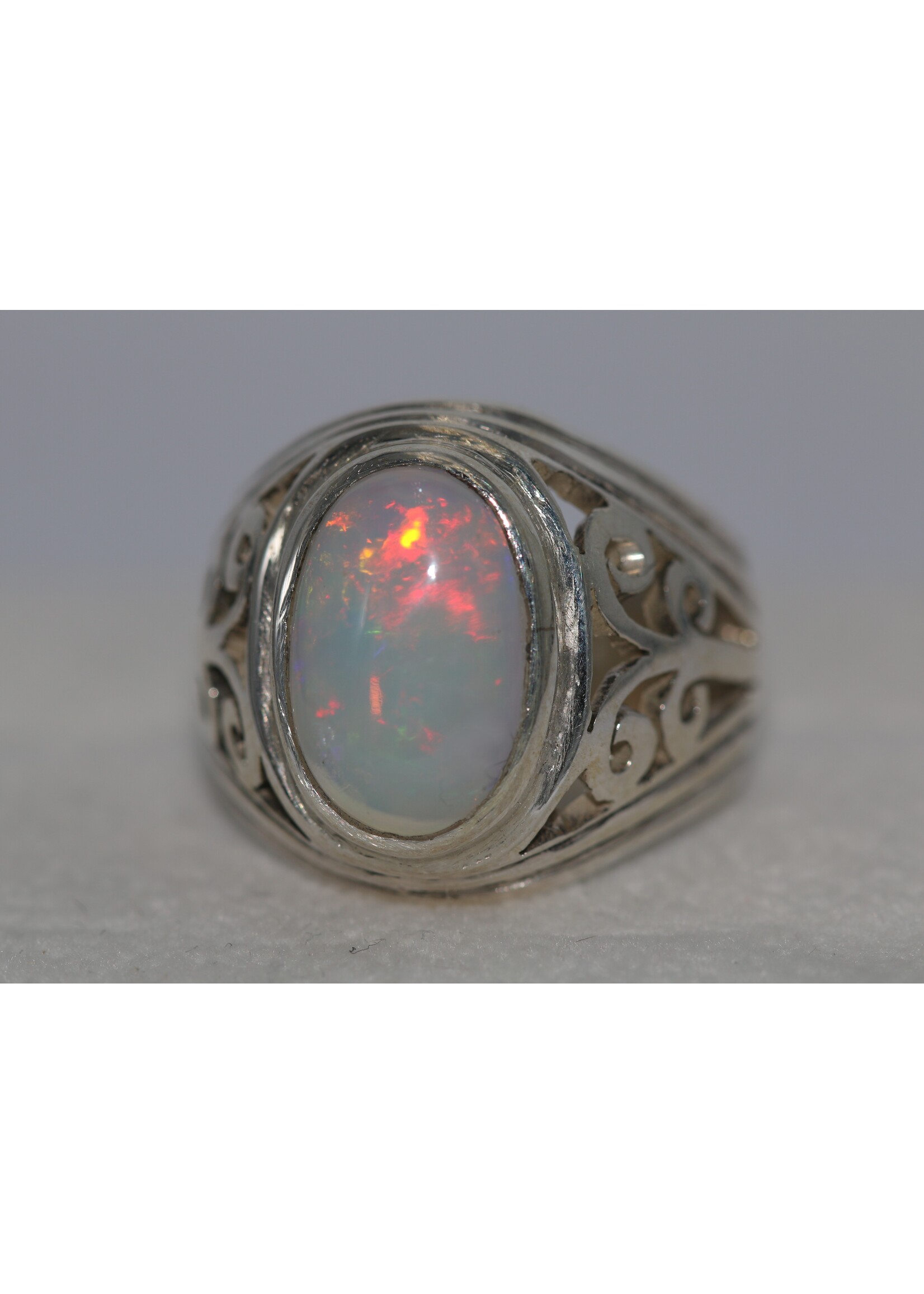 925 silver ring set with natural Opal