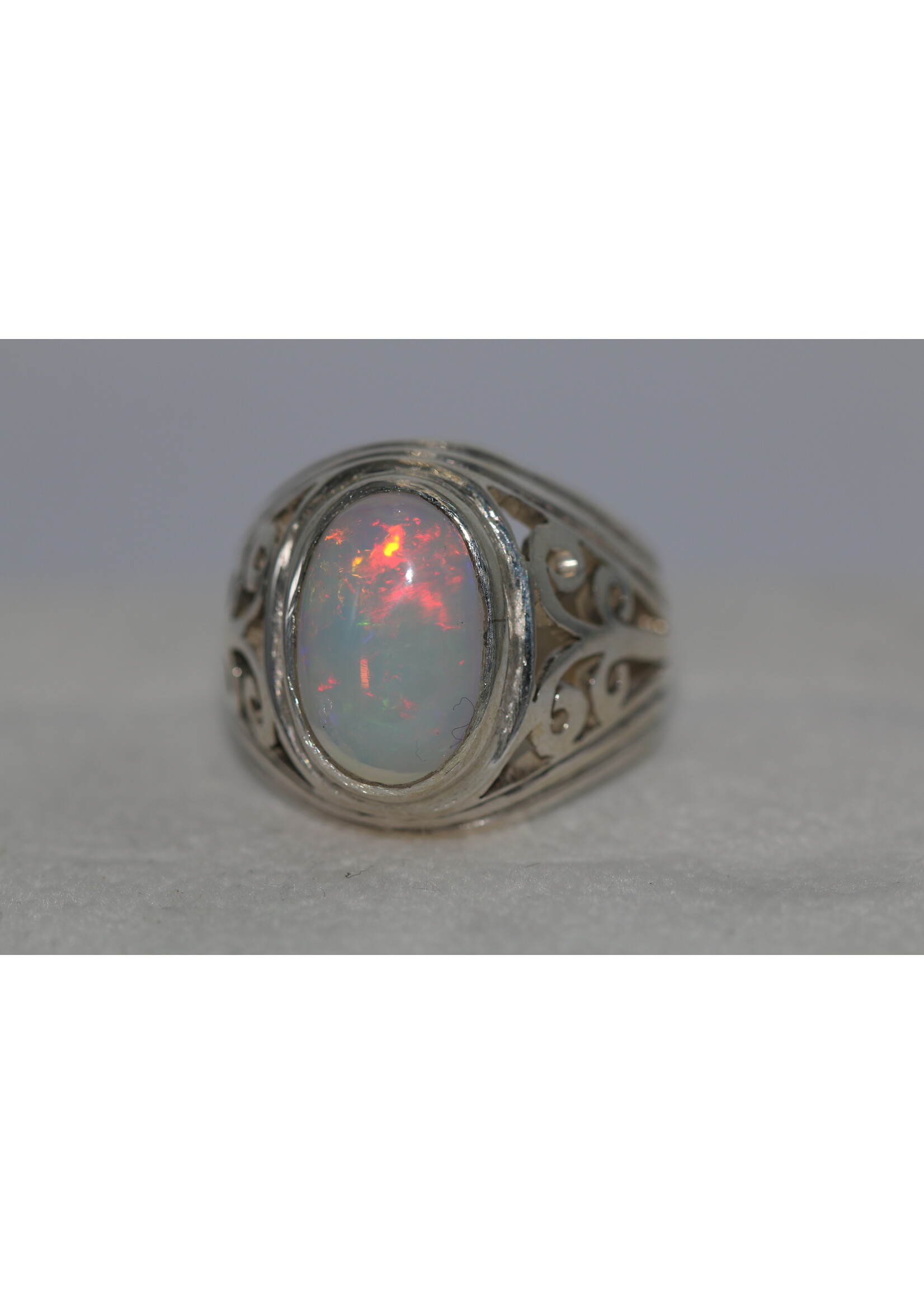 925 zilver ring bezet met natuurlijke Opaal