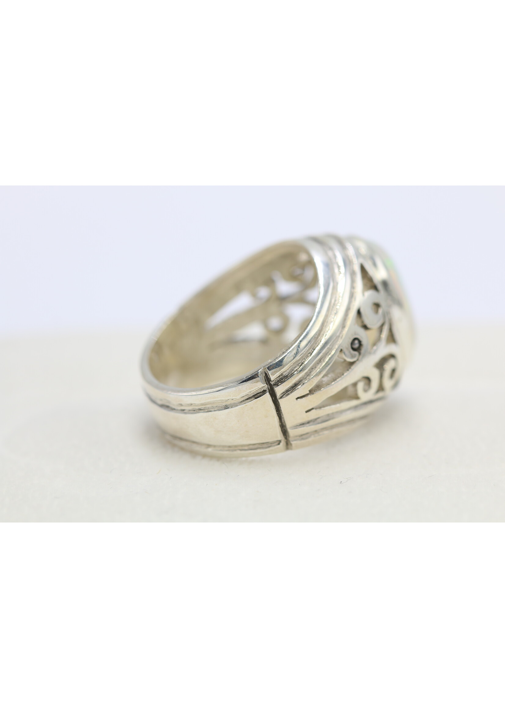 925 zilver ring bezet met natuurlijke Opaal