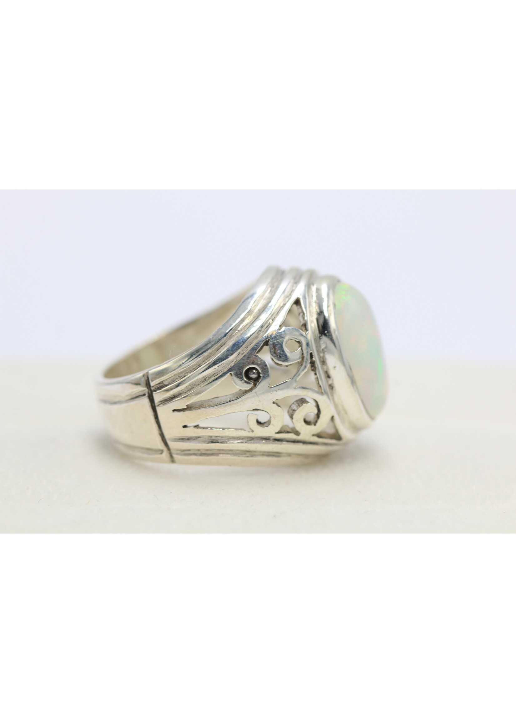 925 silver ring set with natural Opal