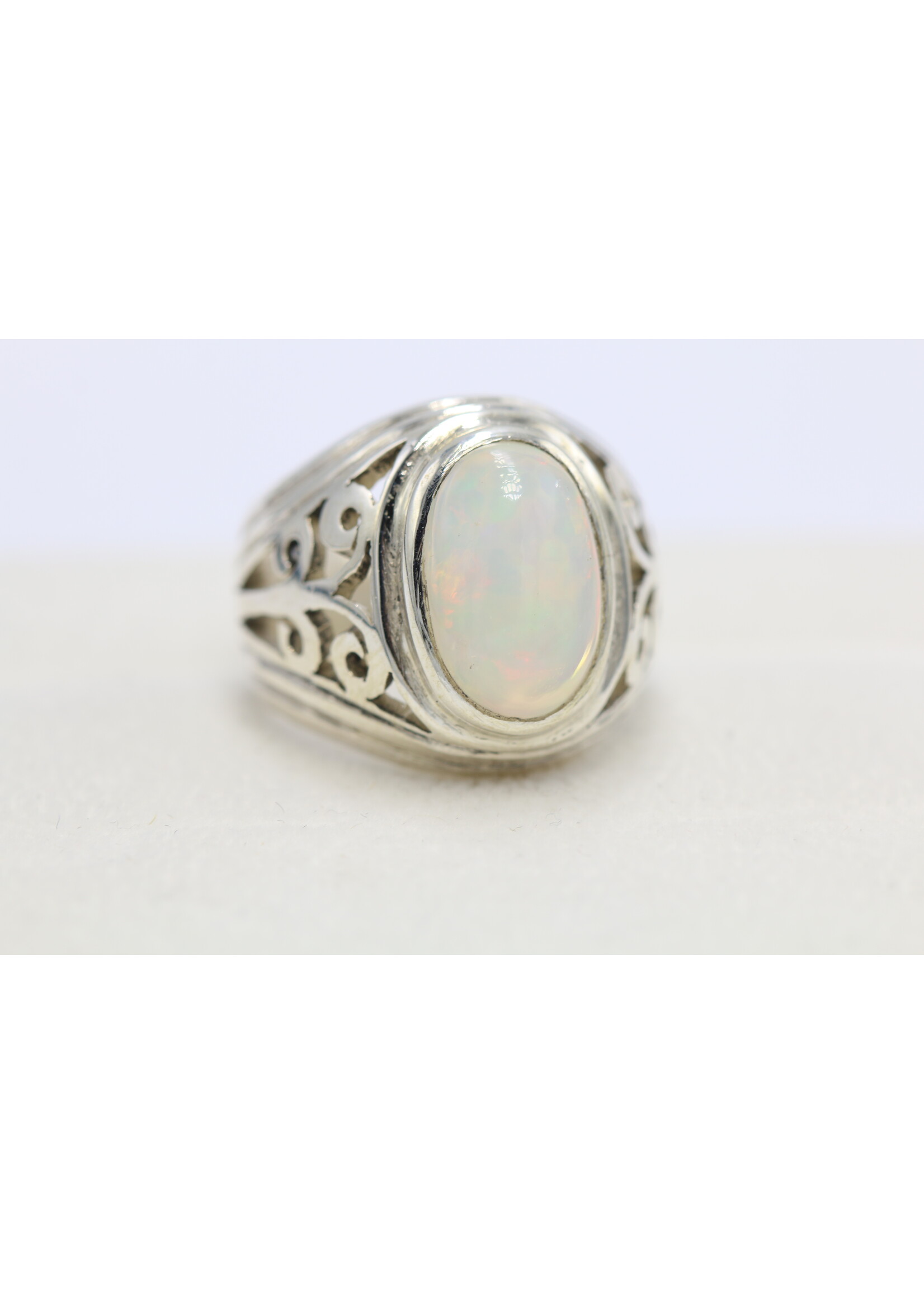 925 silver ring set with natural Opal