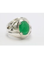 Ring with emerald