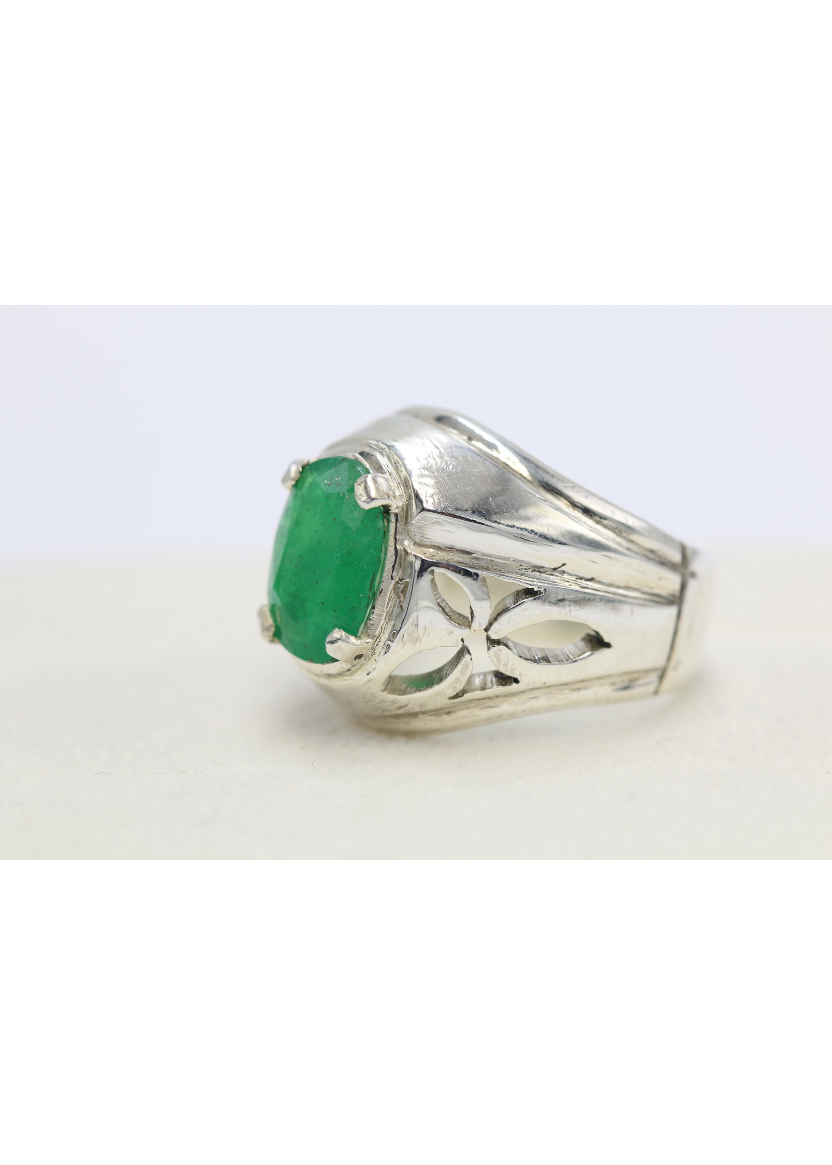 925 silver ring set with natural emerald