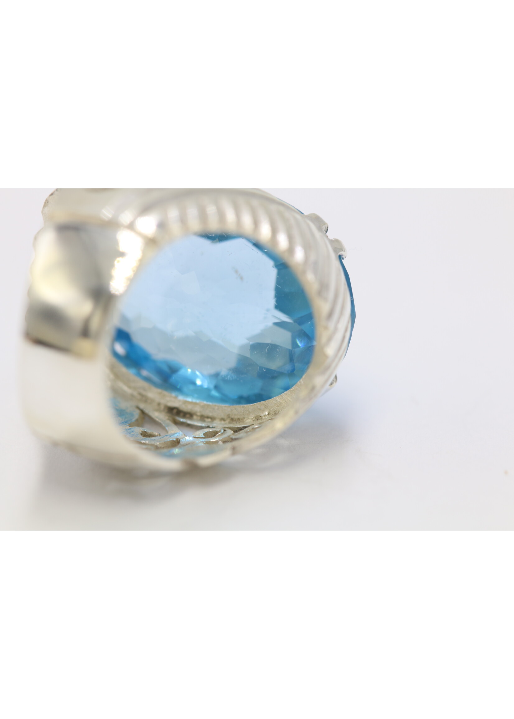 925 zilver ring bezet met natuurlijke Topaas