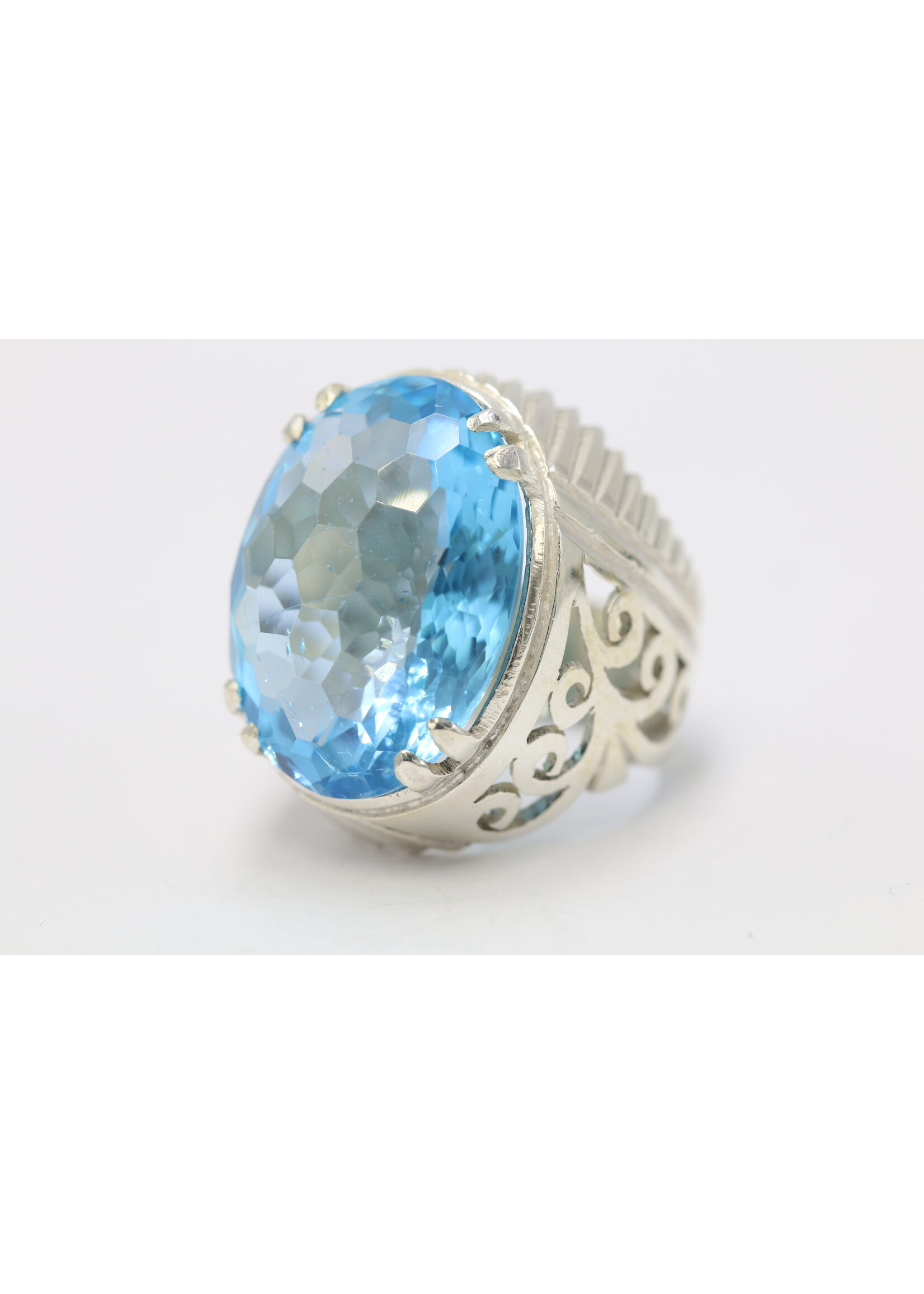 925 zilver ring bezet met natuurlijke Topaas