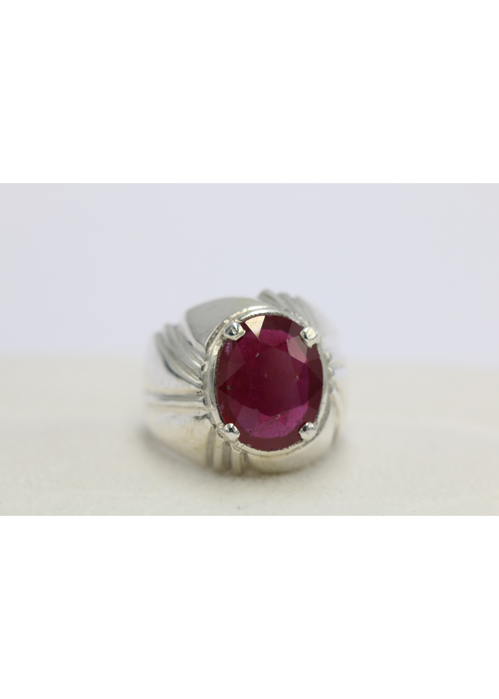 Bague en argent 925 sertie d'un rubis naturel