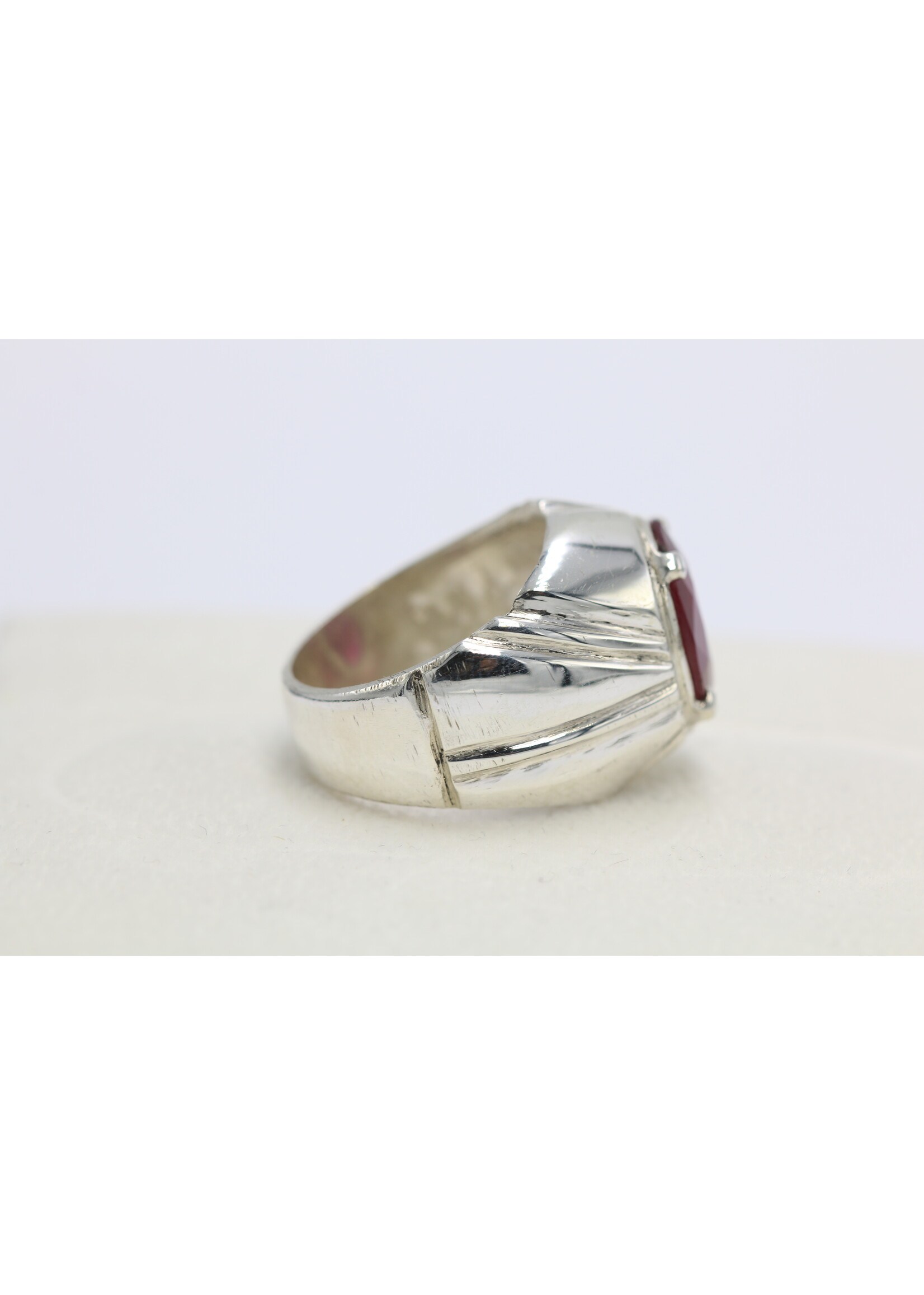925 zilver ring bezet met natuurlijke Robijn