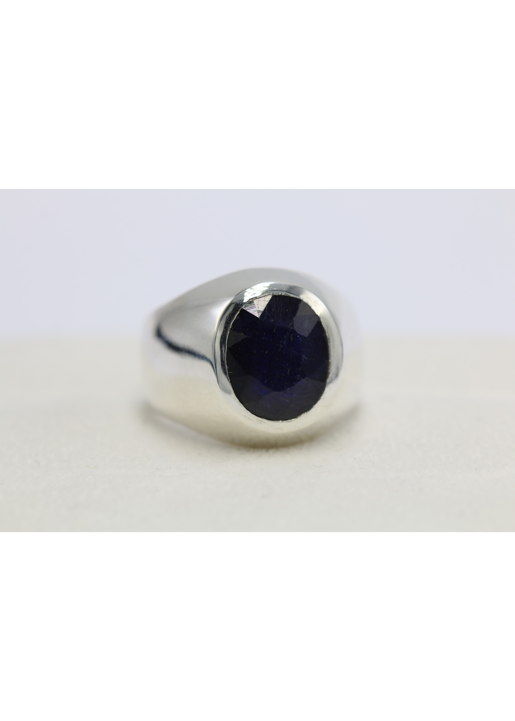 Bague en argent 925 sertie d'un Saphir naturel