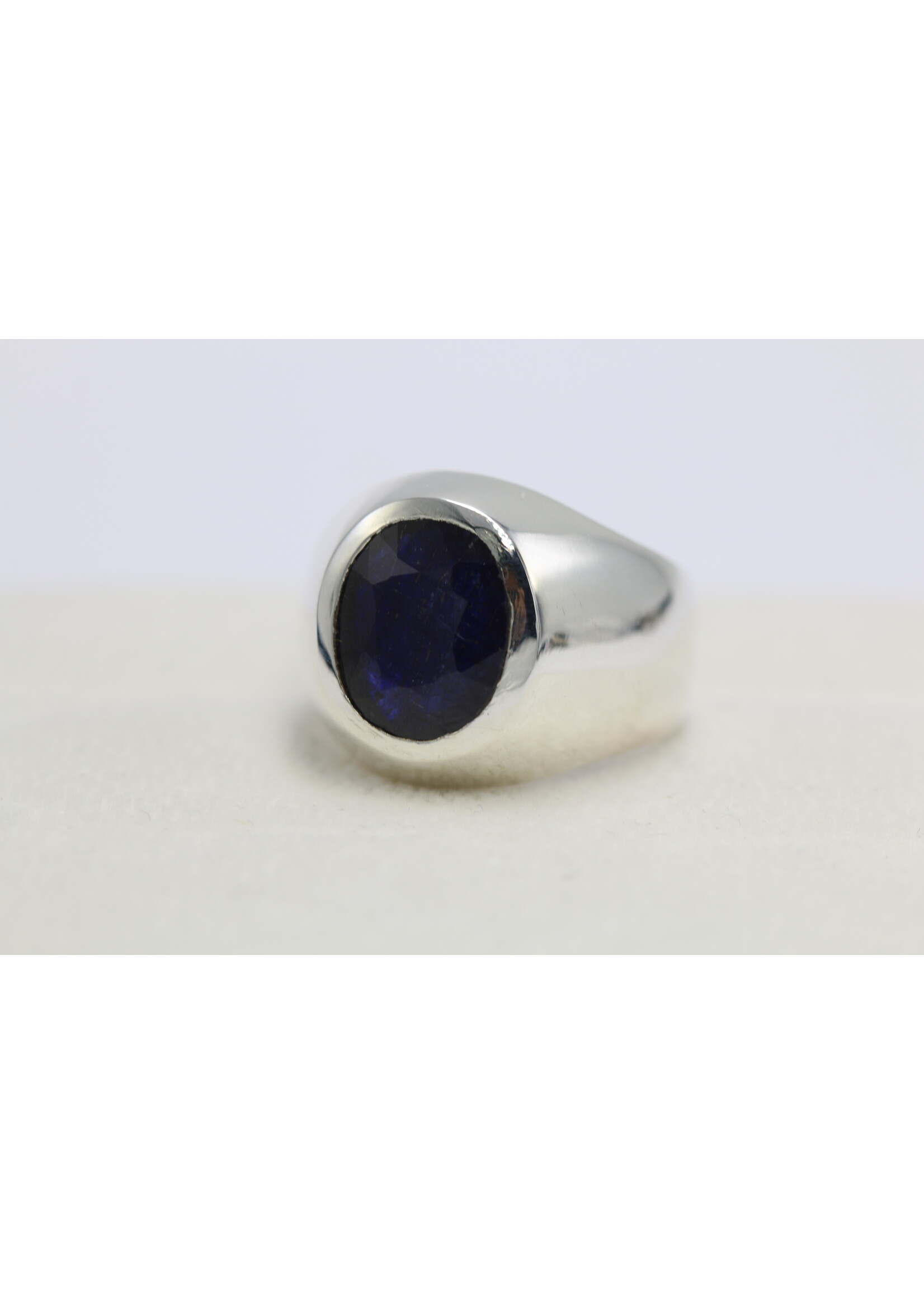 Bague en argent 925 sertie d'un Saphir naturel
