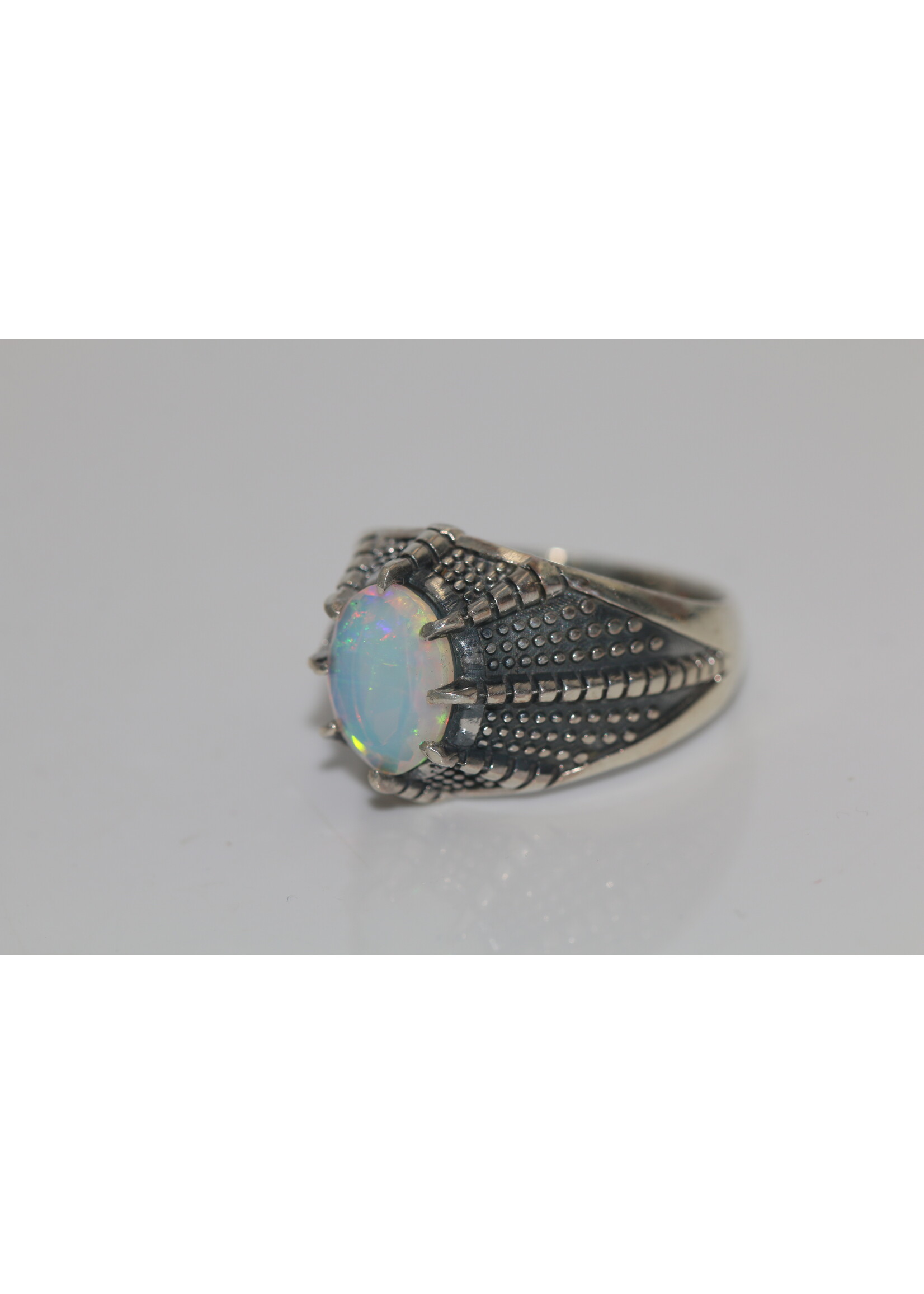925 silver ring set with natural Opal