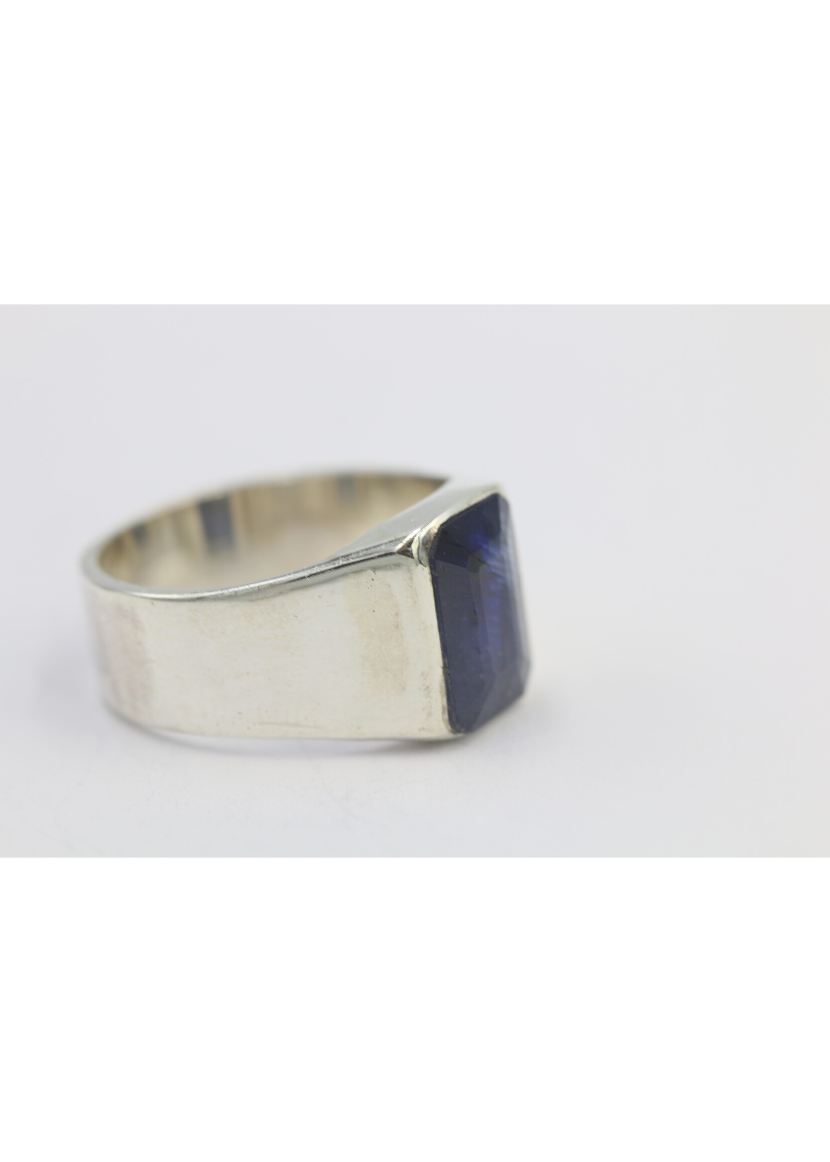 925 silver ring set with natural sapphire