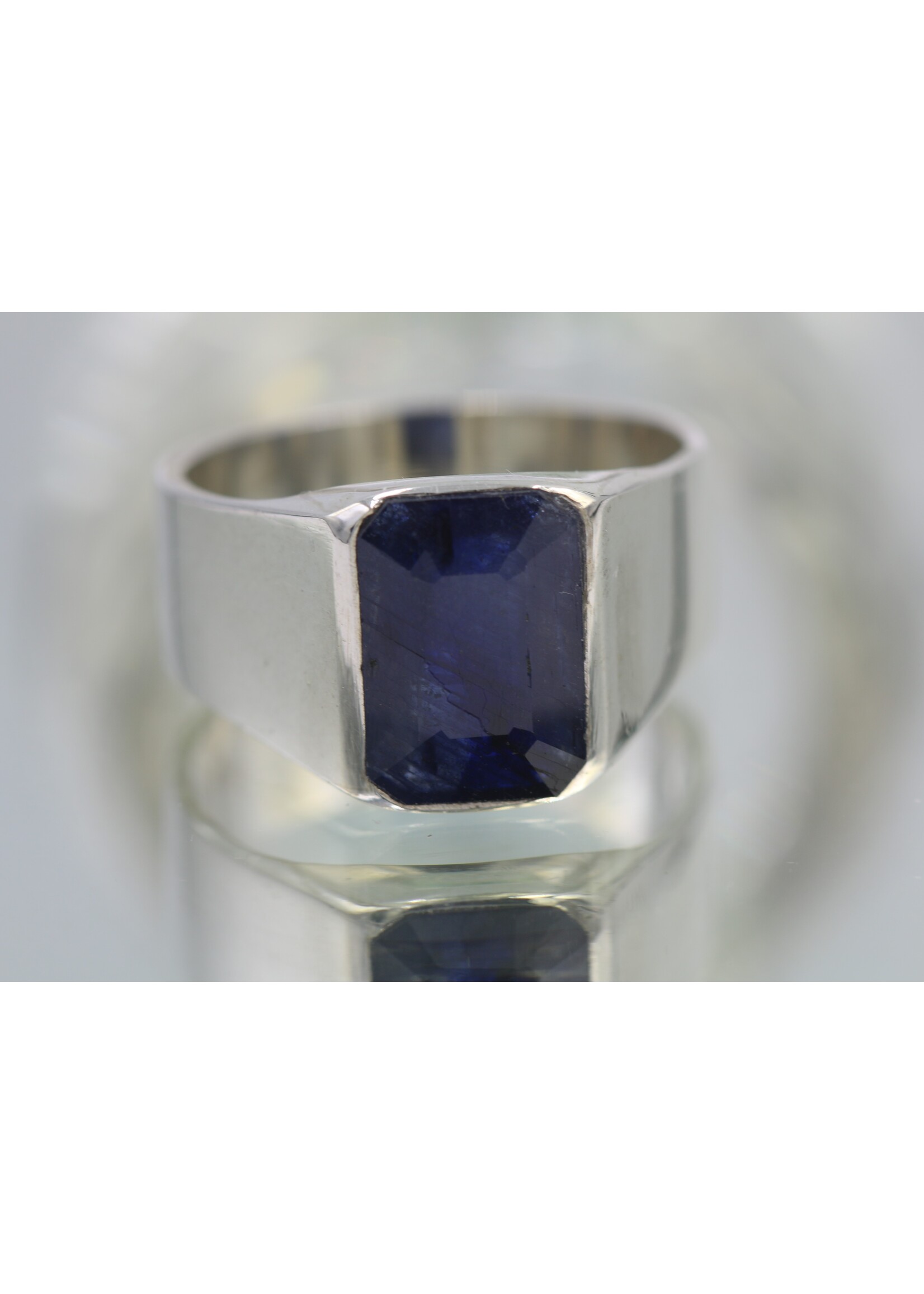 Bague en argent 925 sertie d'un Saphir naturel