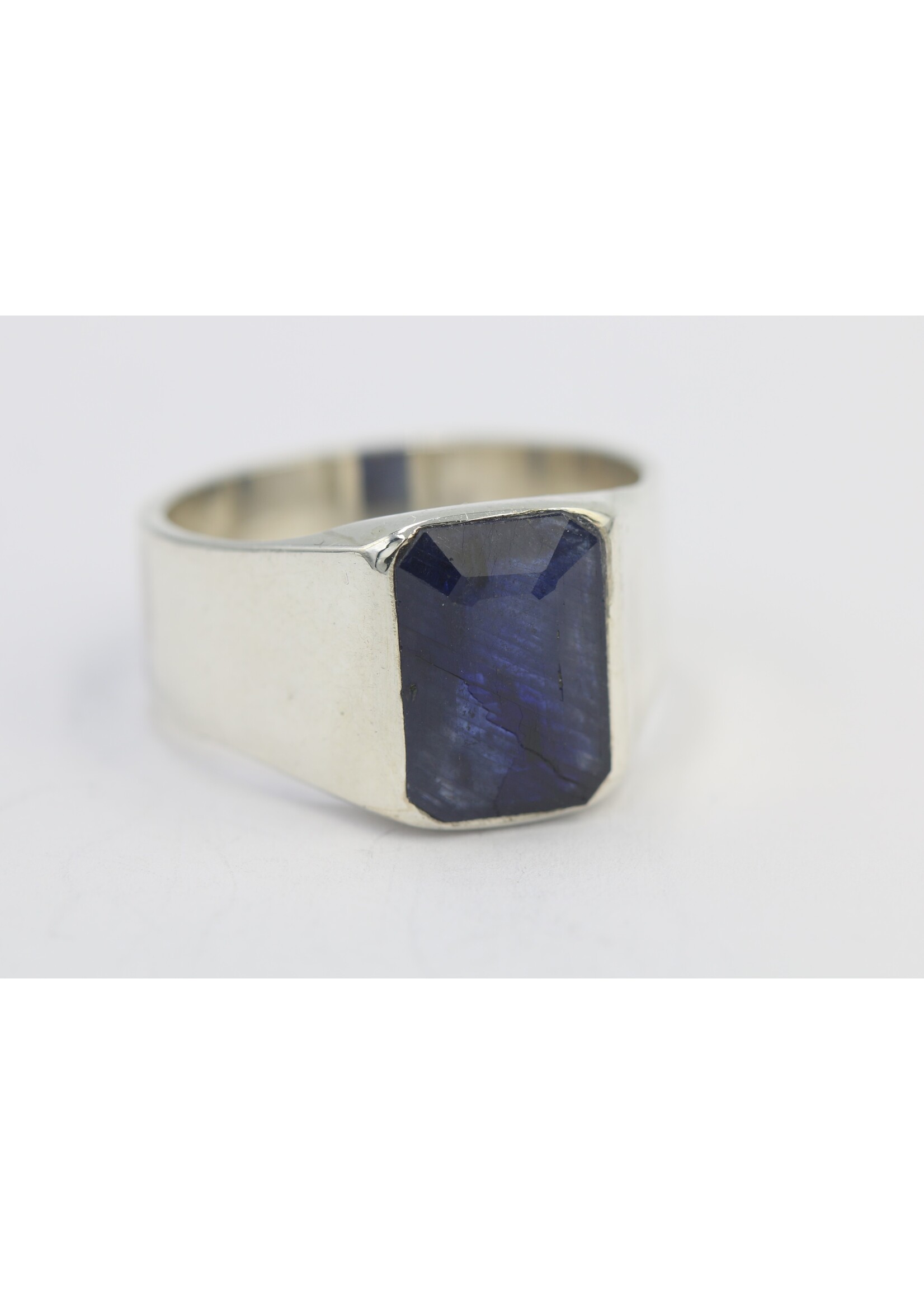 Bague en argent 925 sertie d'un Saphir naturel