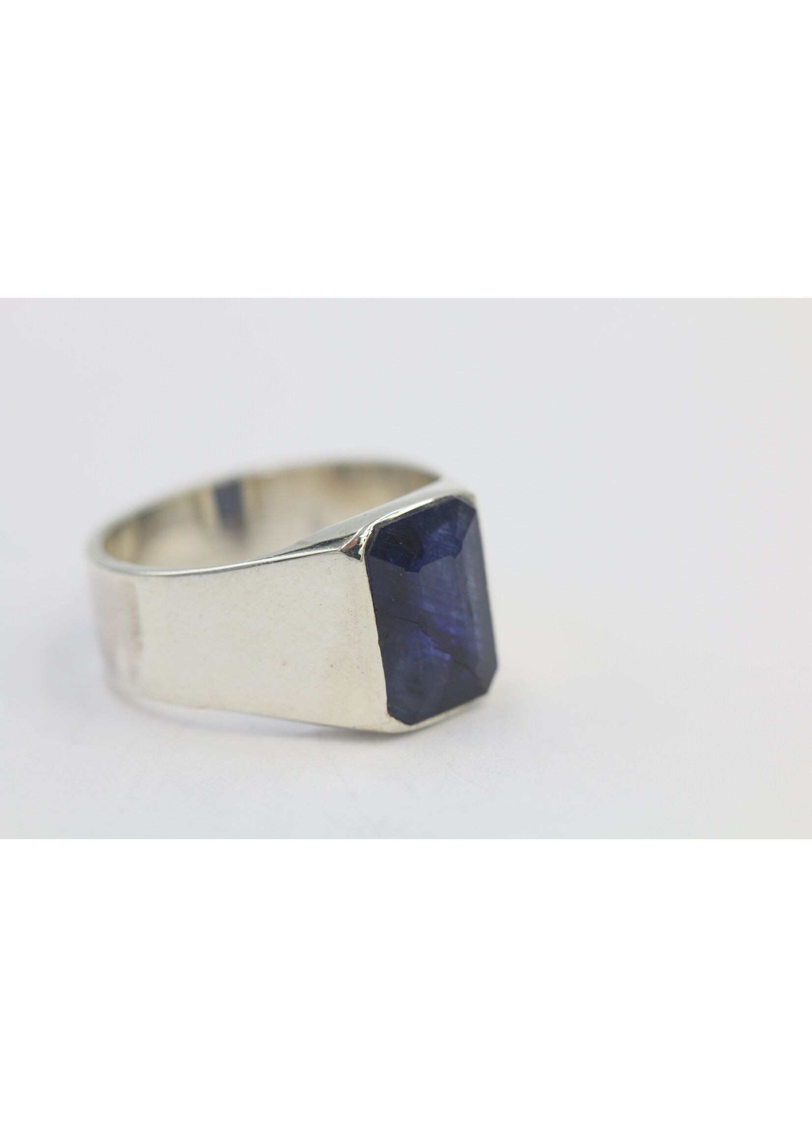 925 silver ring set with natural sapphire